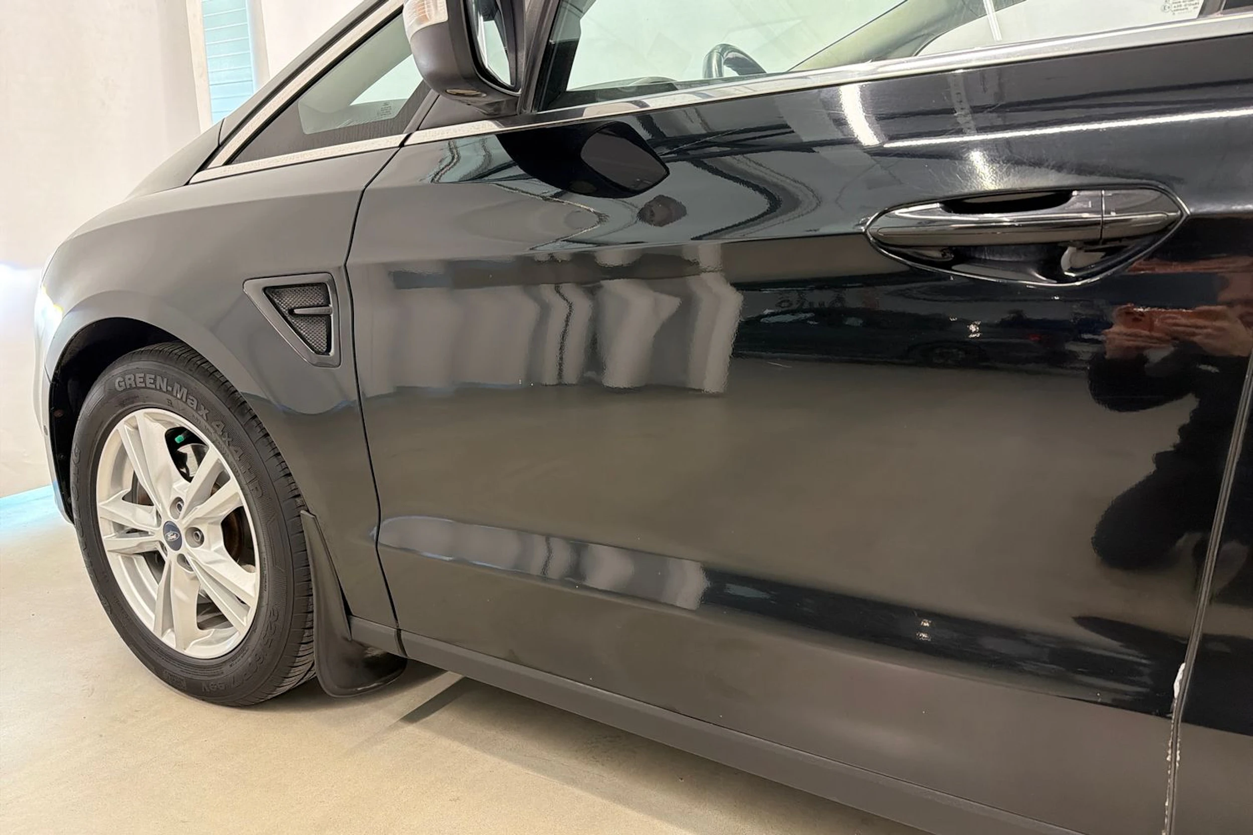 musta Ford S-Max 2016 kuva 11.
