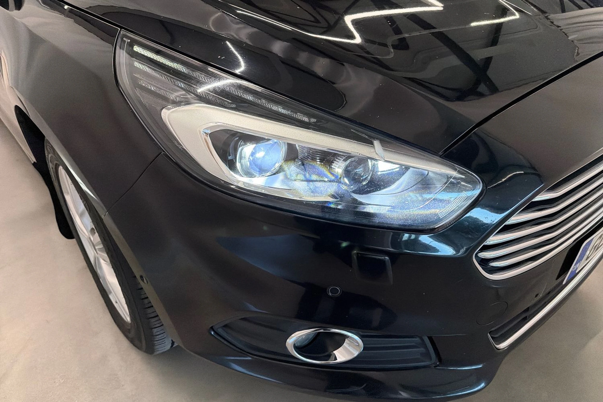 musta Ford S-Max 2016 kuva 14.