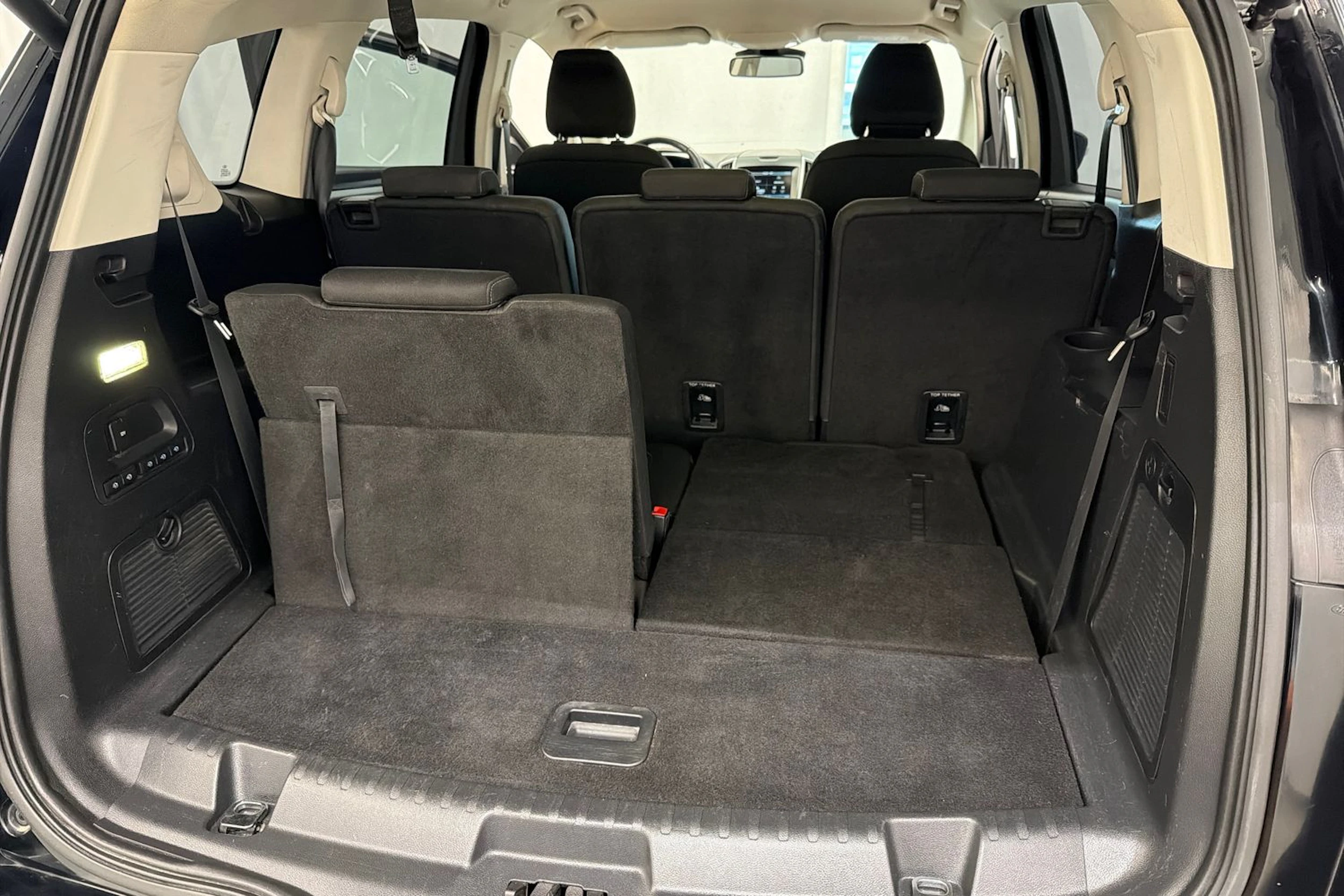 musta Ford S-Max 2016 kuva 26.