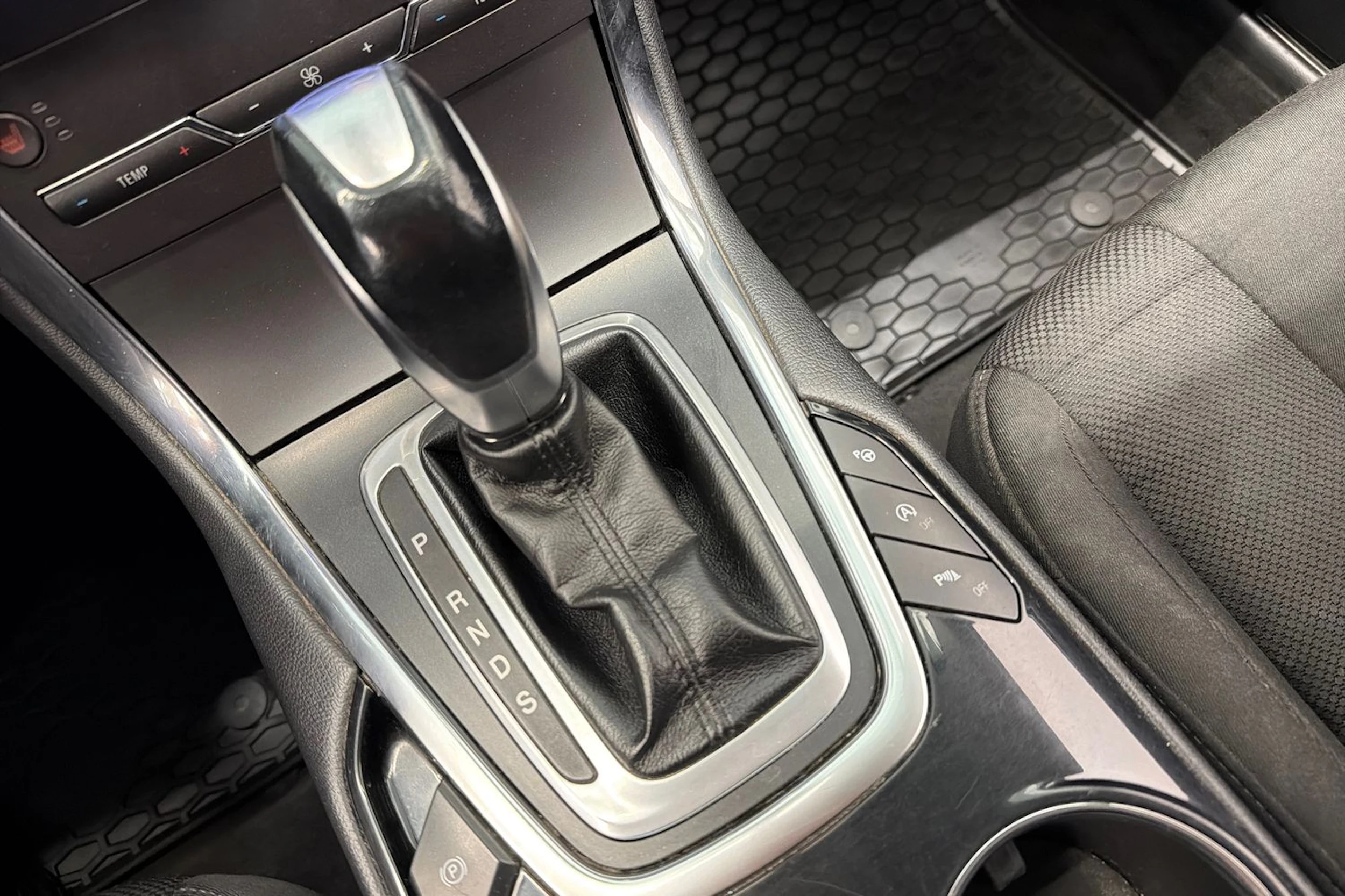 musta Ford S-Max 2016 kuva 37.