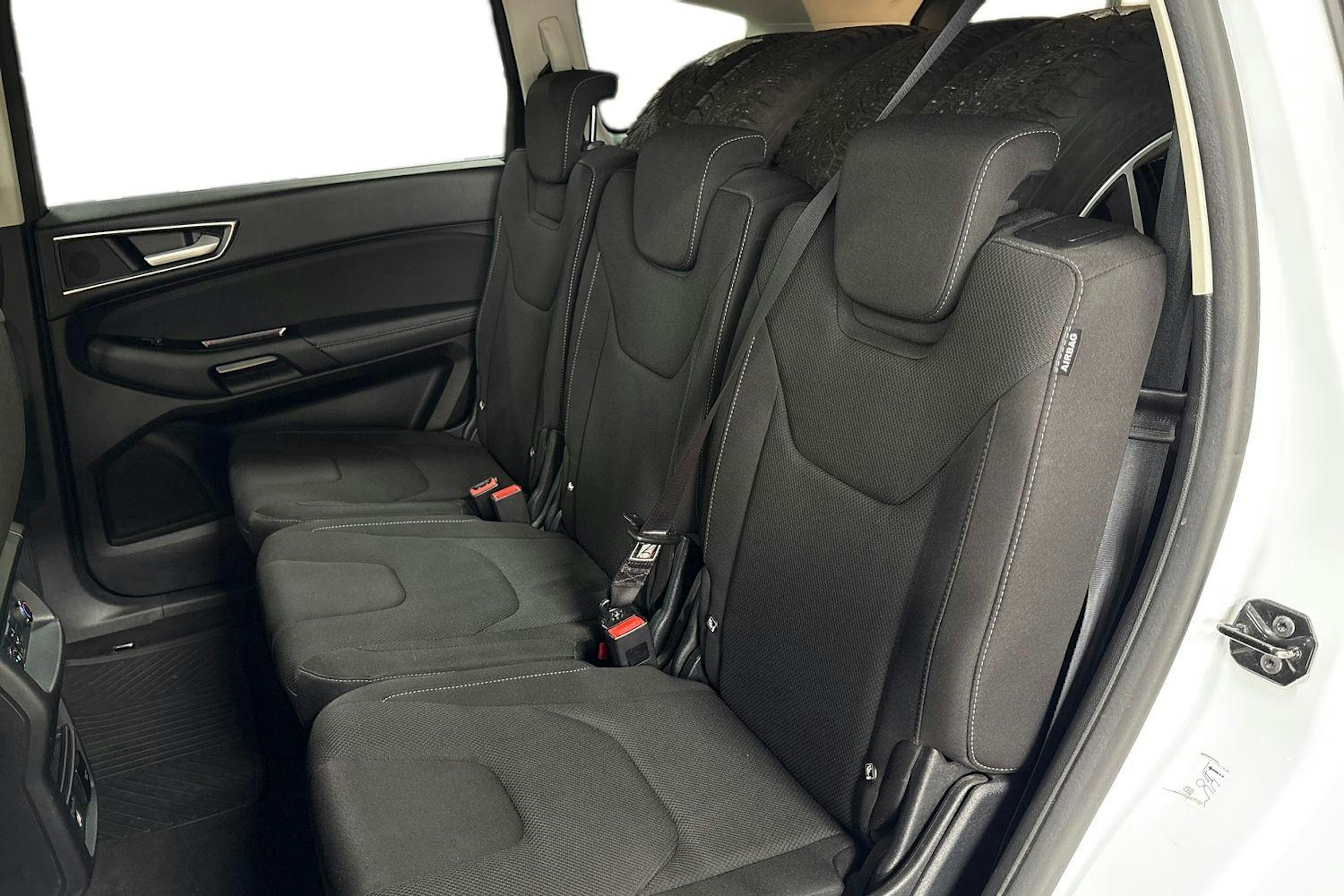 Valkoinen Ford S-Max 2020 kuva 8.