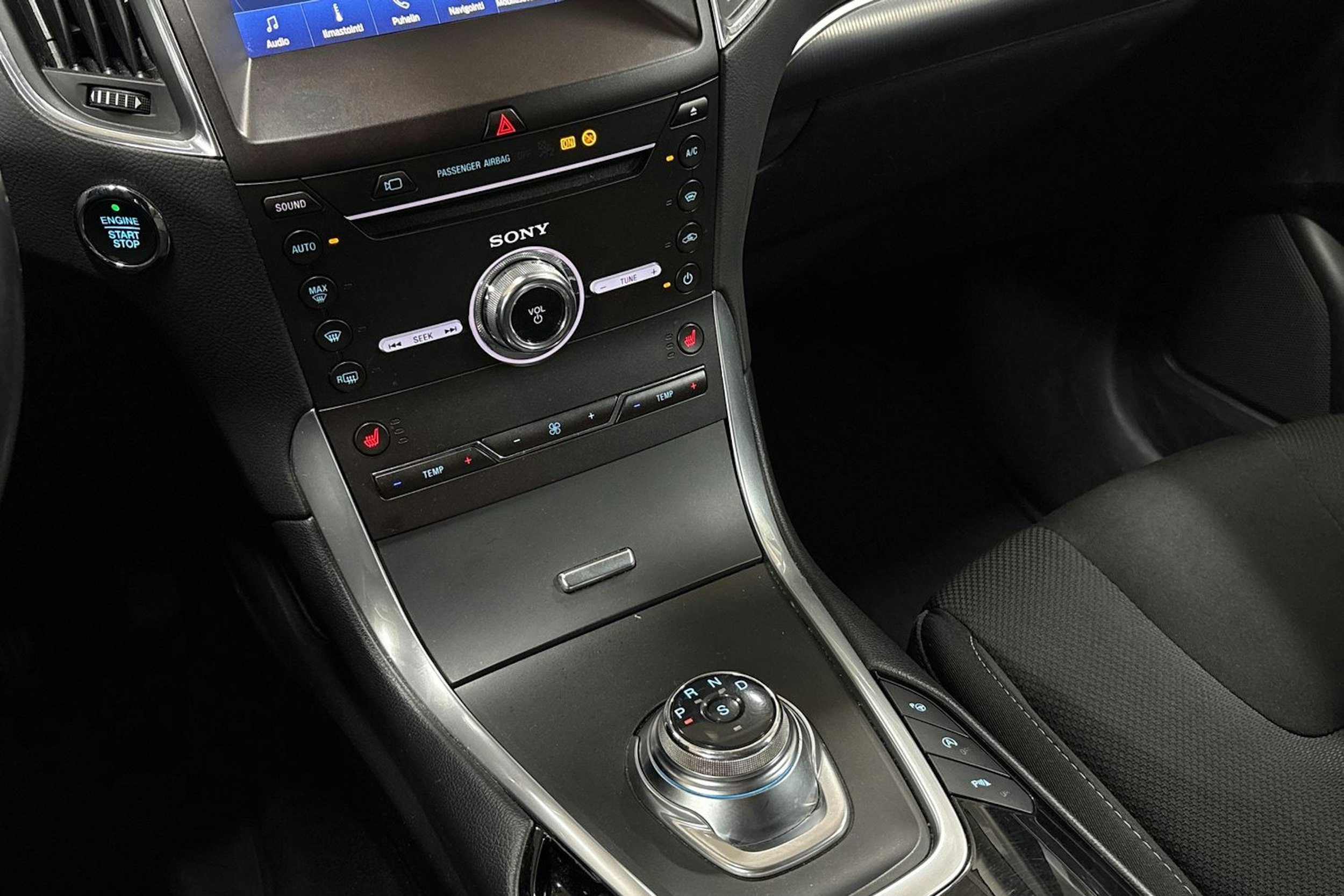 Valkoinen Ford S-Max 2020 kuva 18.