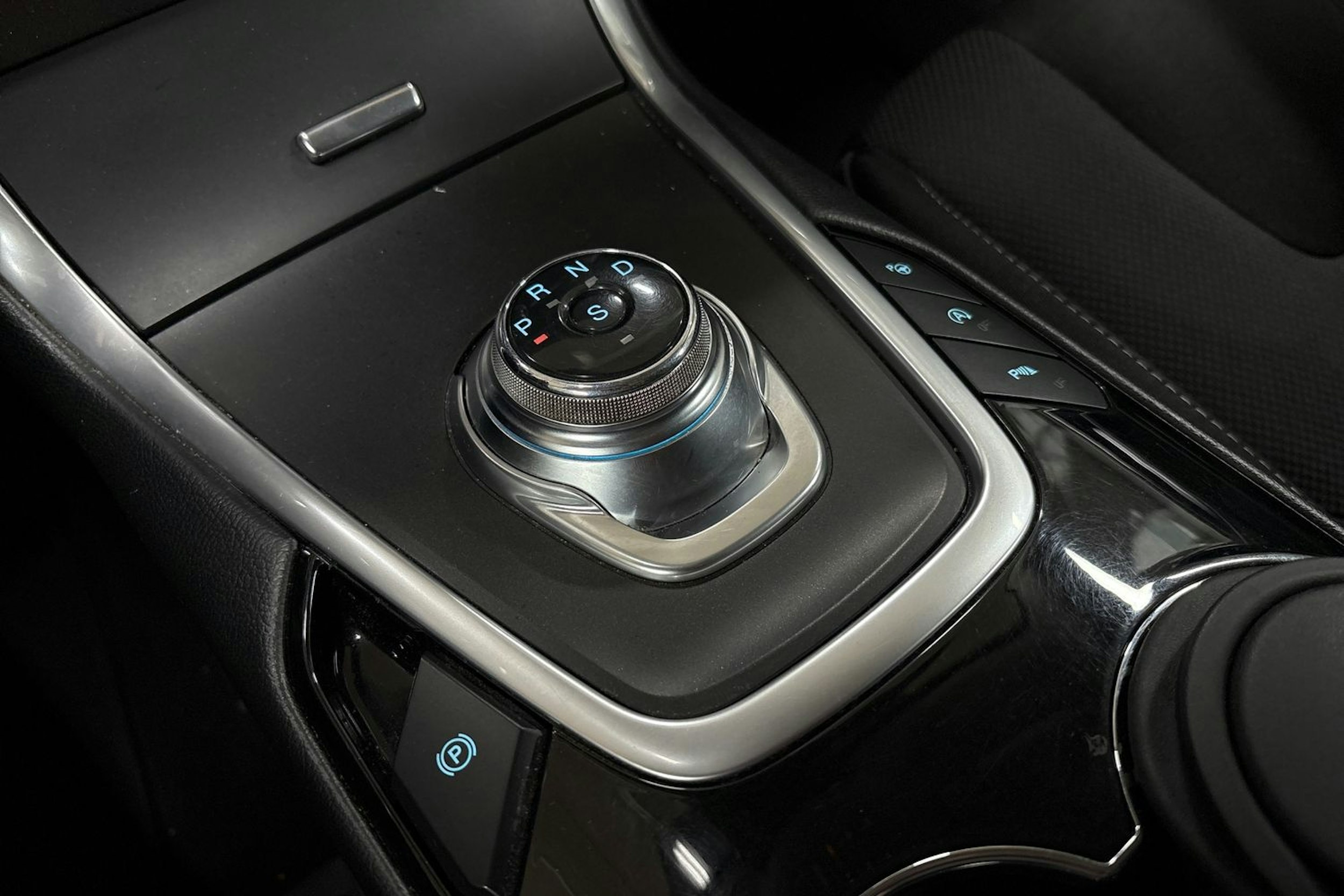 Valkoinen Ford S-Max 2020 kuva 19.