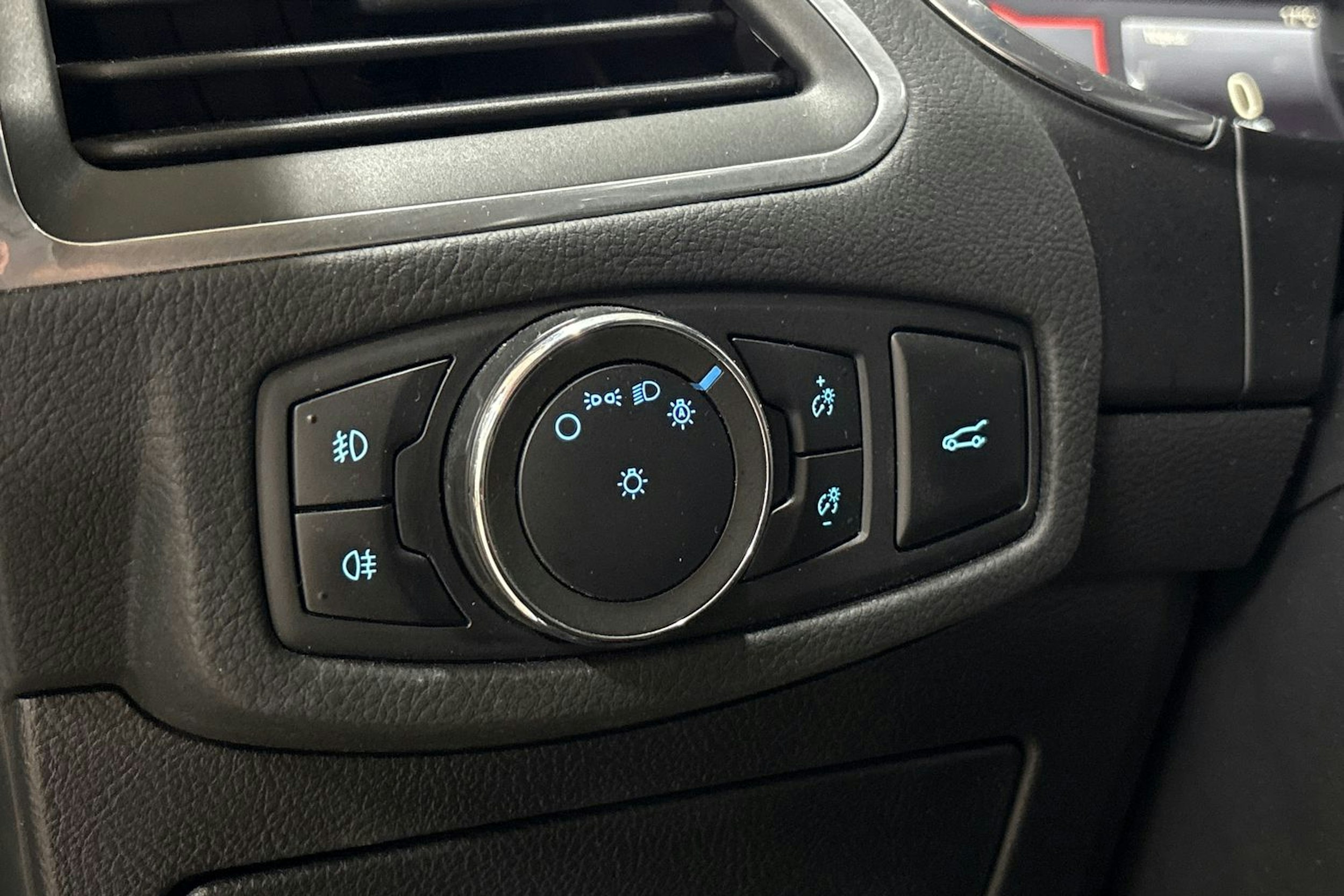 Valkoinen Ford S-Max 2020 kuva 20.