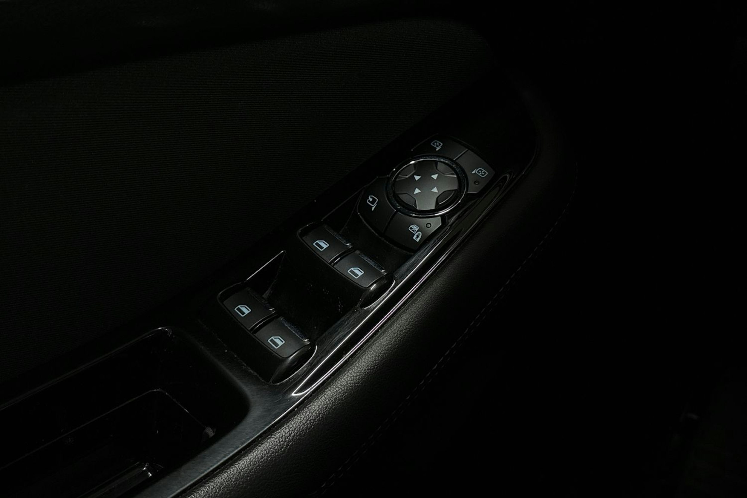 Valkoinen Ford S-Max 2020 kuva 21.