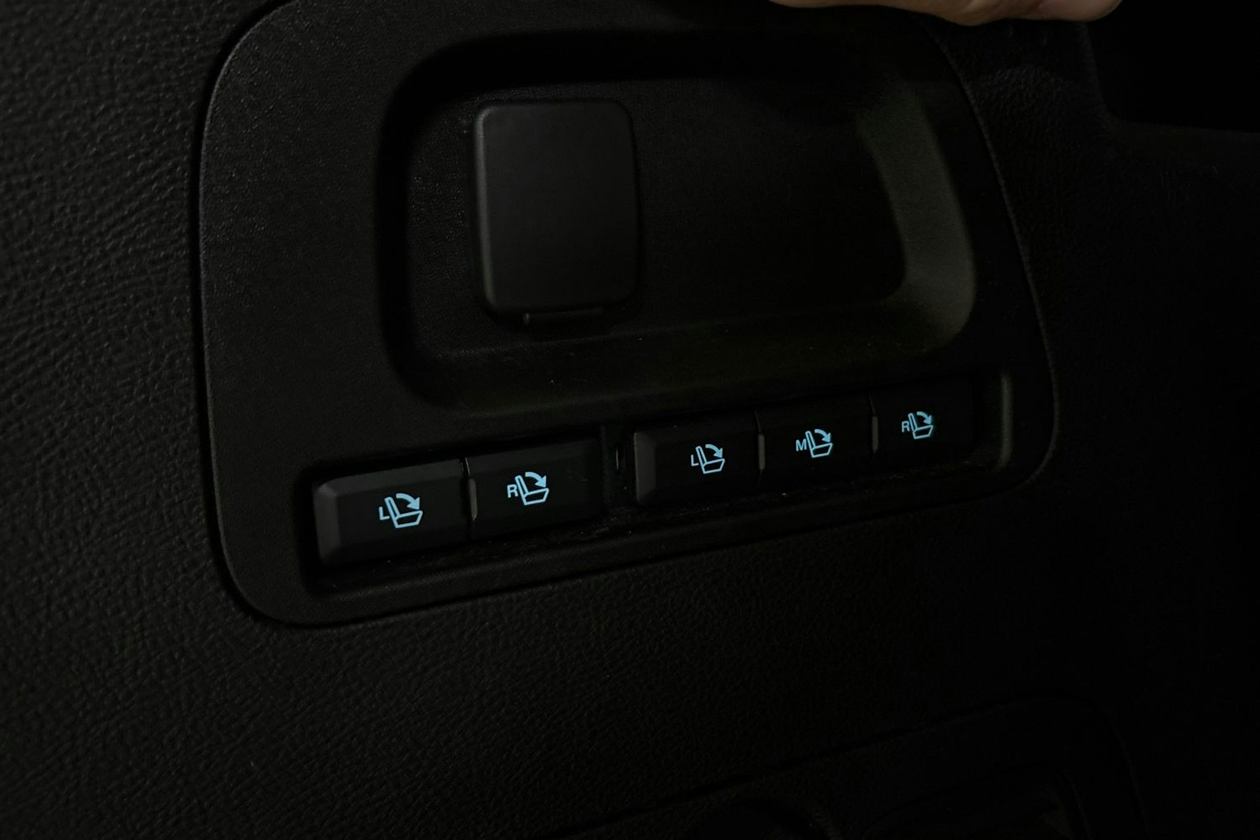 Valkoinen Ford S-Max 2020 kuva 26.