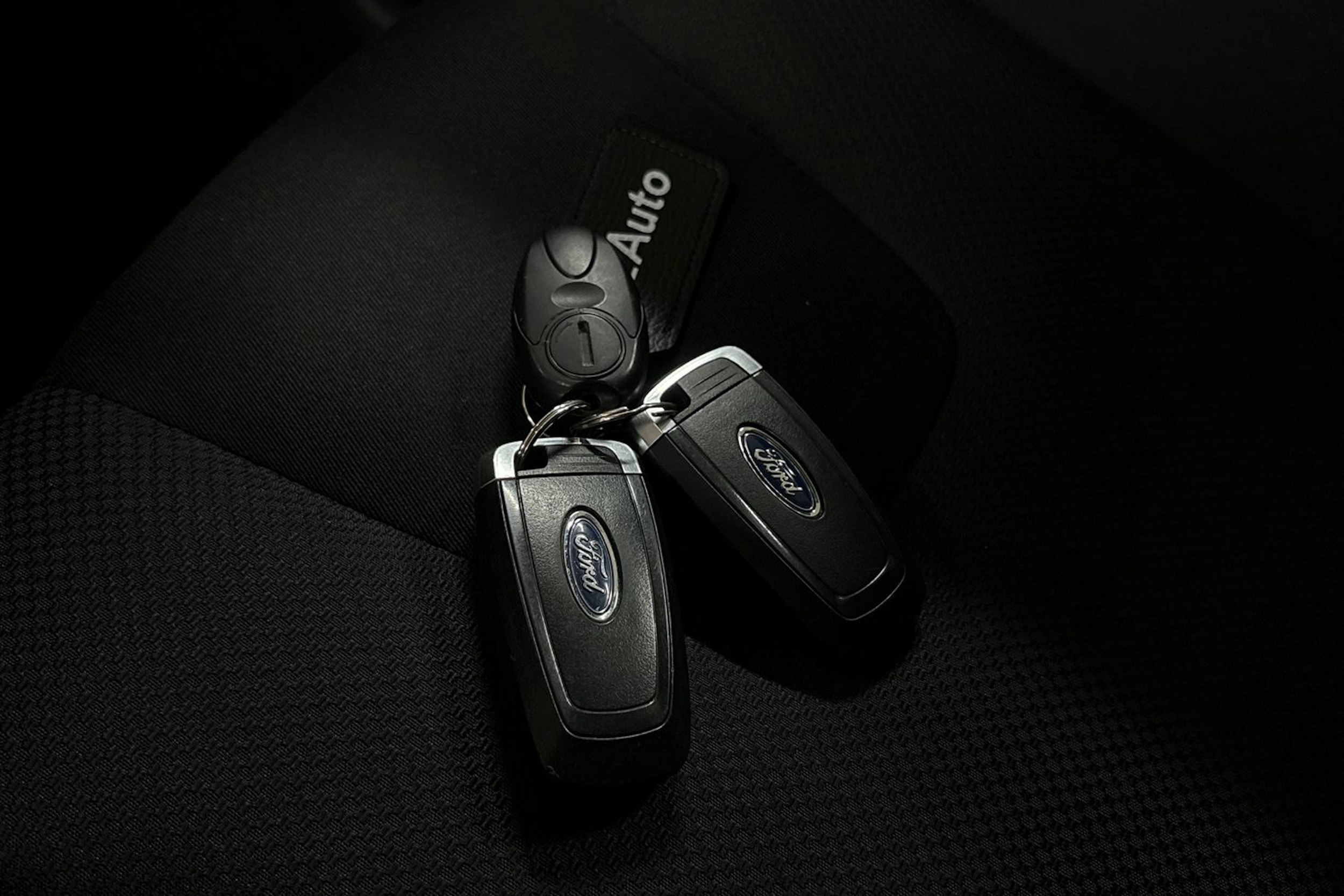 Valkoinen Ford S-Max 2020 kuva 27.