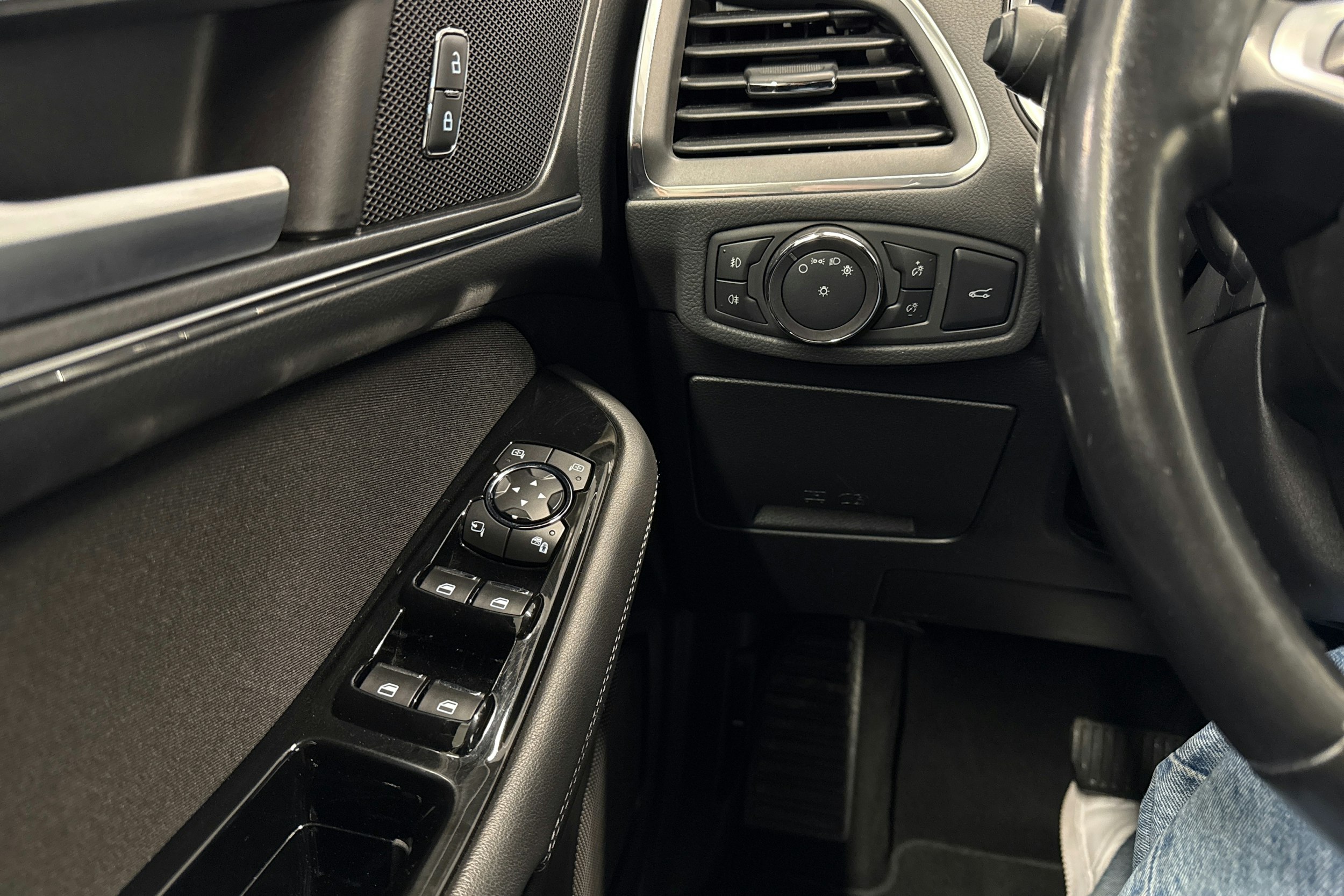 sininen Ford S-Max 2021 kuva 18.