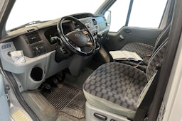 Harmaa Ford Tourneo 2011 kuva 3.
