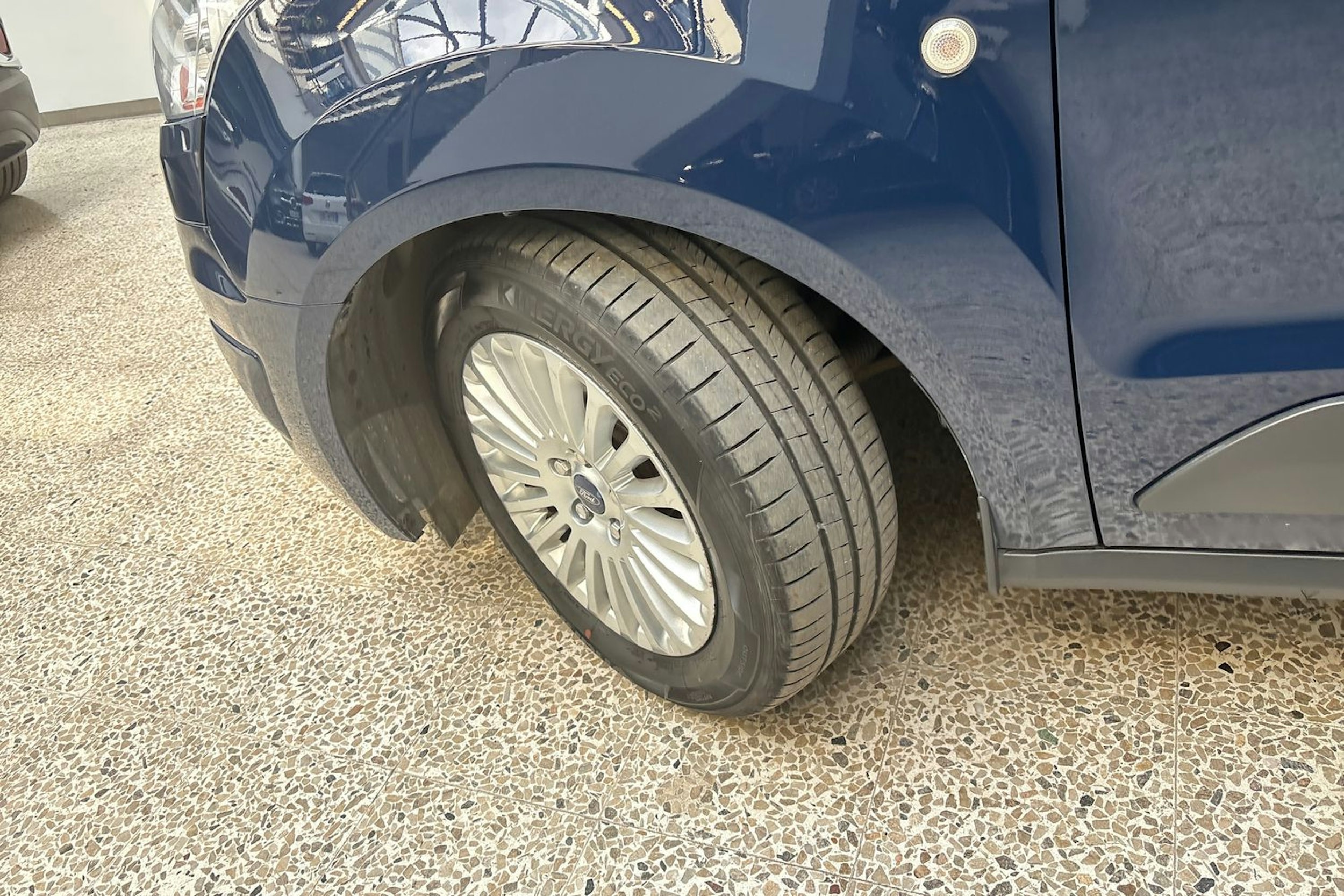sininen Ford Tourneo Connect 2014 kuva 13.
