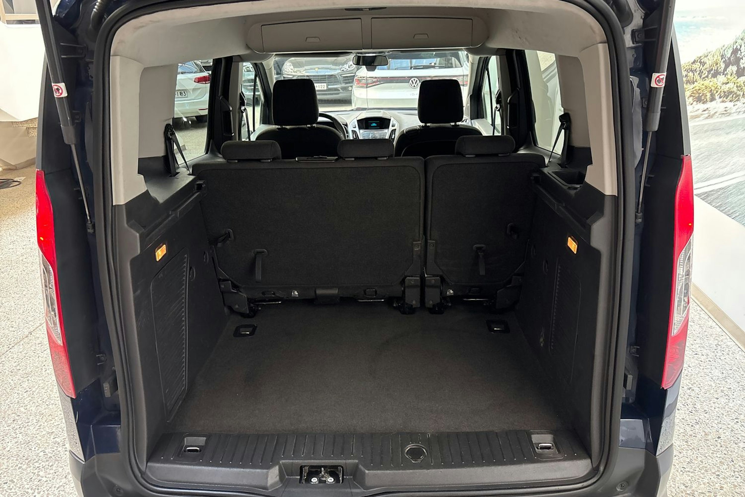 sininen Ford Tourneo Connect 2014 kuva 14.