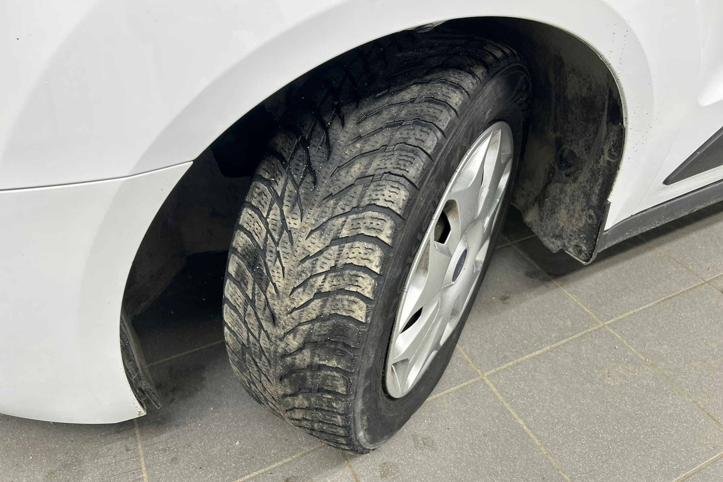 valkoinen Ford Tourneo Connect 2015 kuva 10.