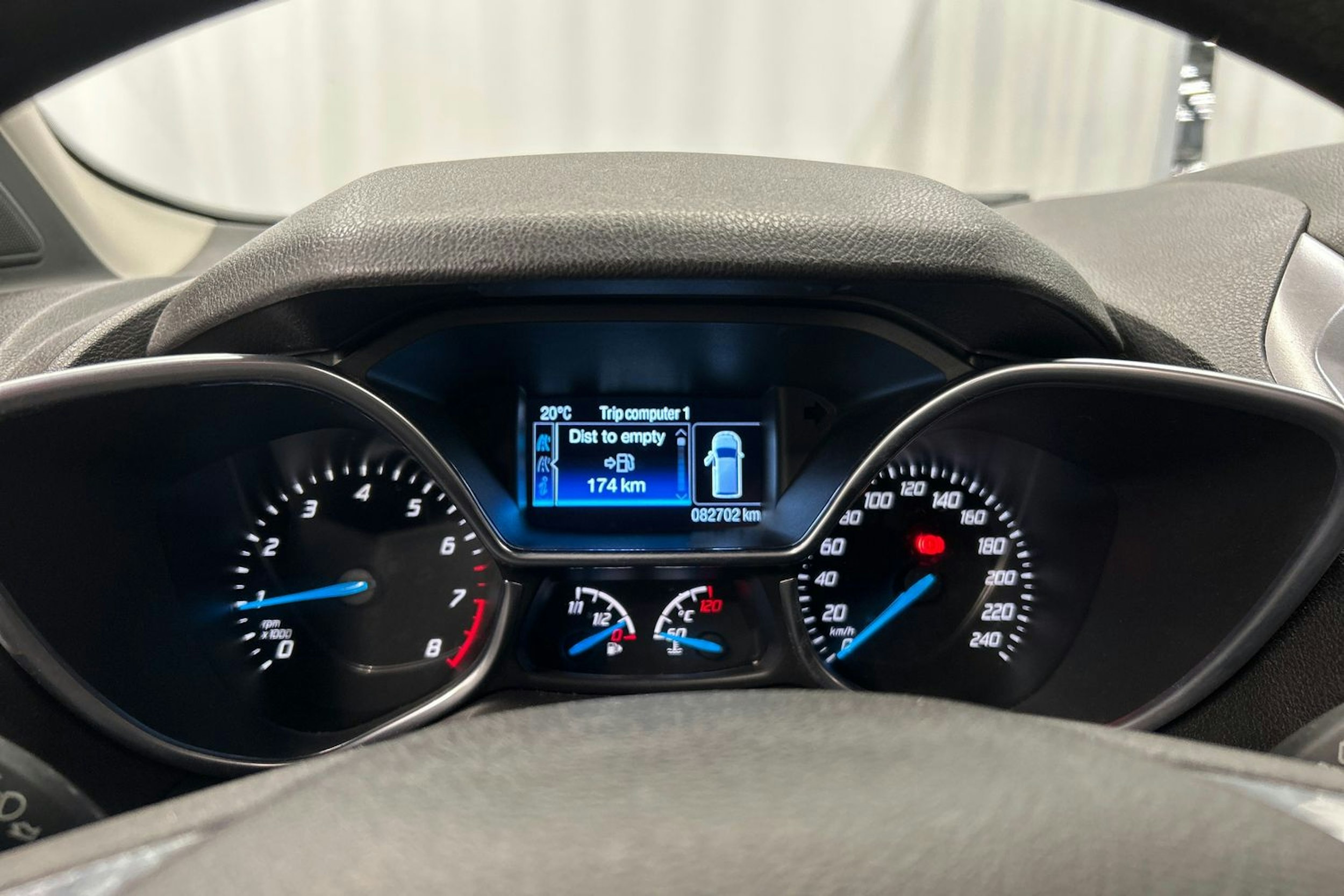 valkoinen Ford Tourneo Connect 2015 kuva 14.