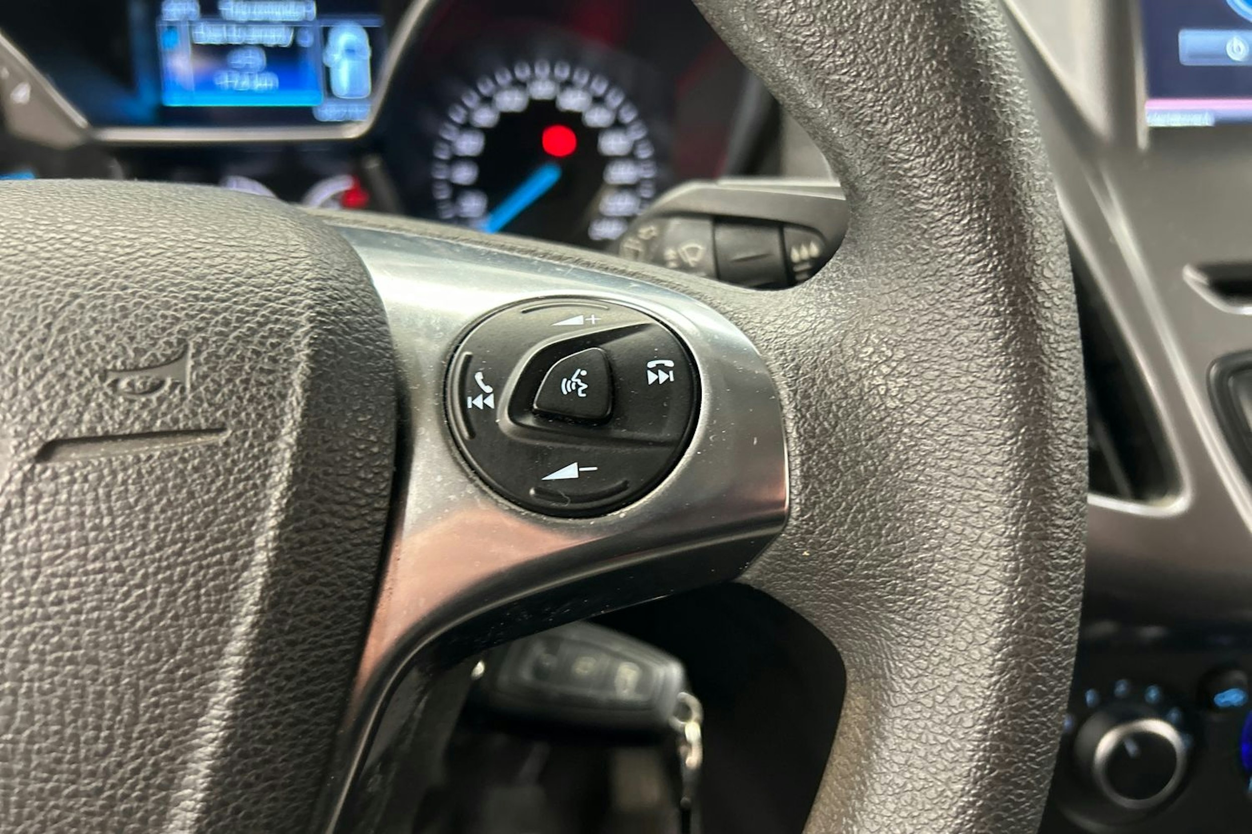 valkoinen Ford Tourneo Connect 2015 kuva 16.