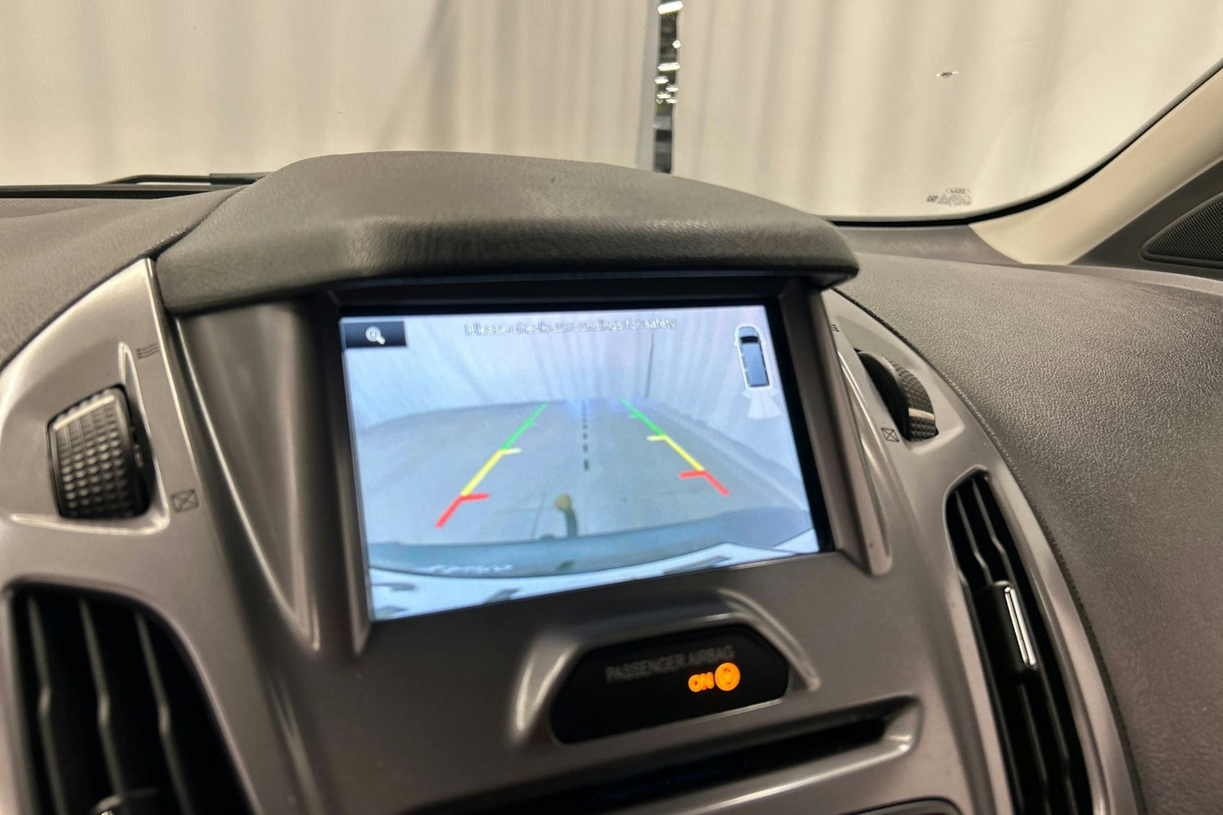 valkoinen Ford Tourneo Connect 2015 kuva 17.