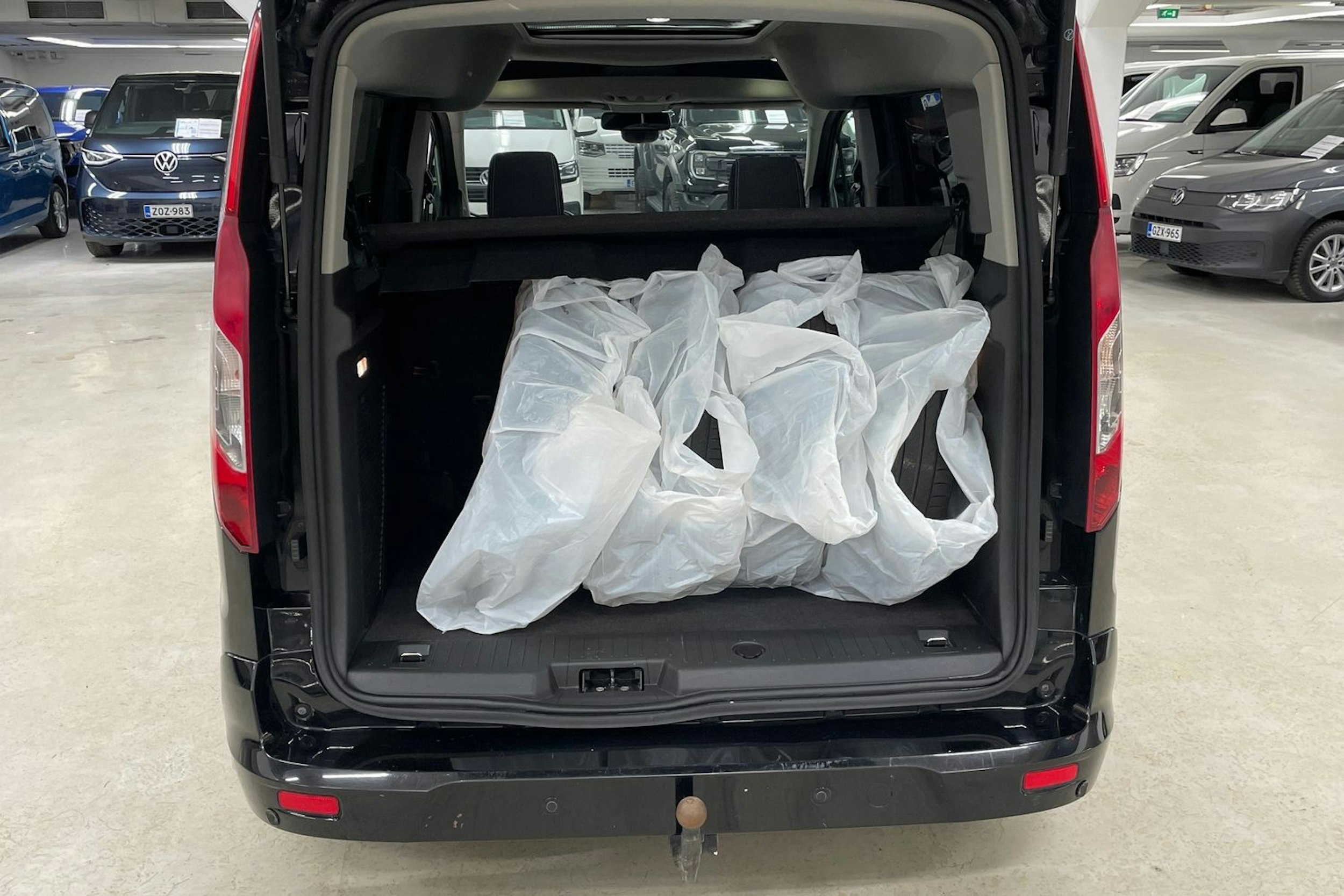 musta Ford Tourneo Connect 2017 kuva 12.