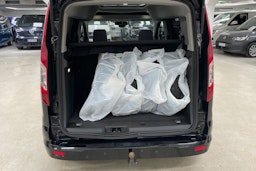 musta Ford Tourneo Connect 2017 kuva 12.