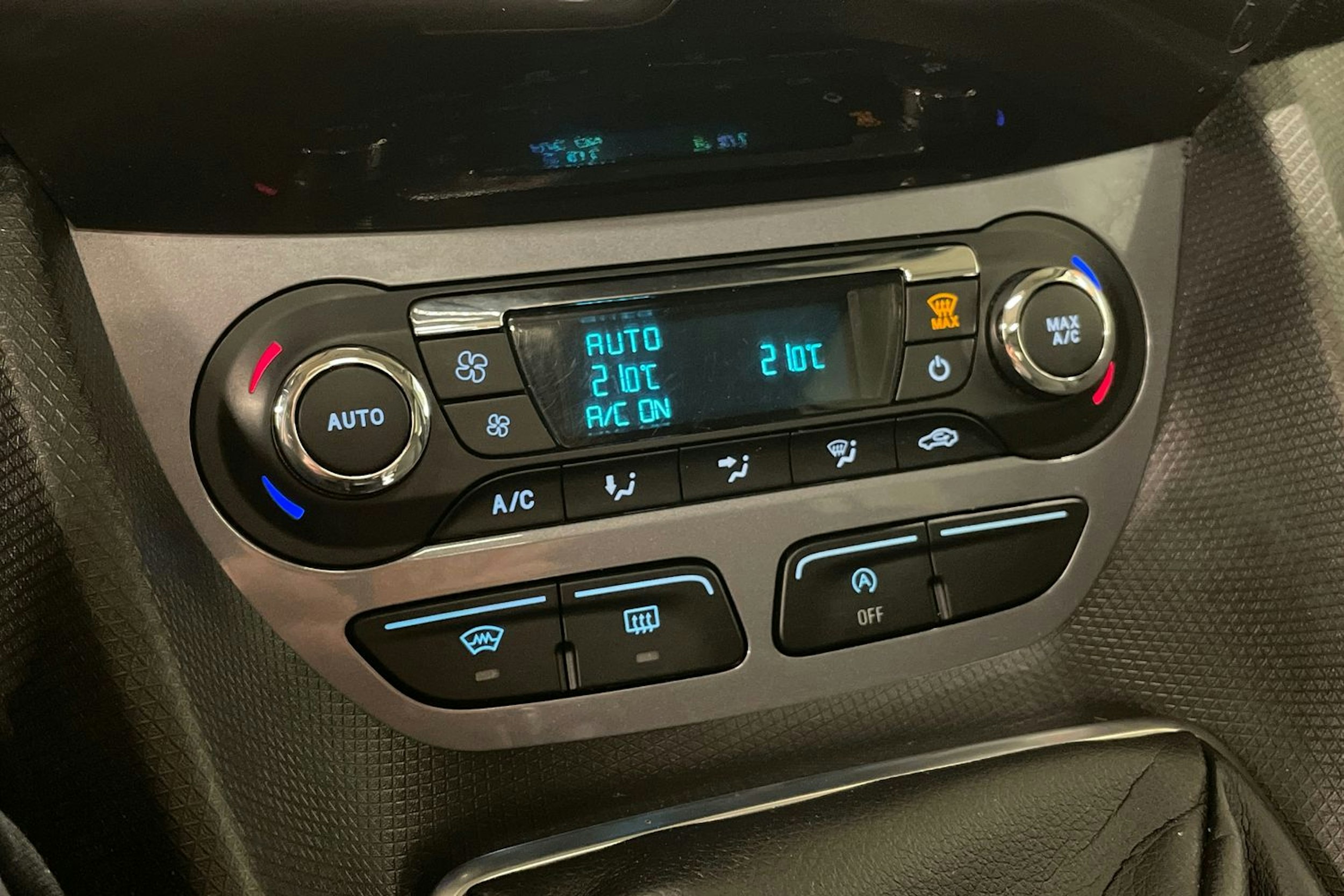 musta Ford Tourneo Connect 2017 kuva 18.