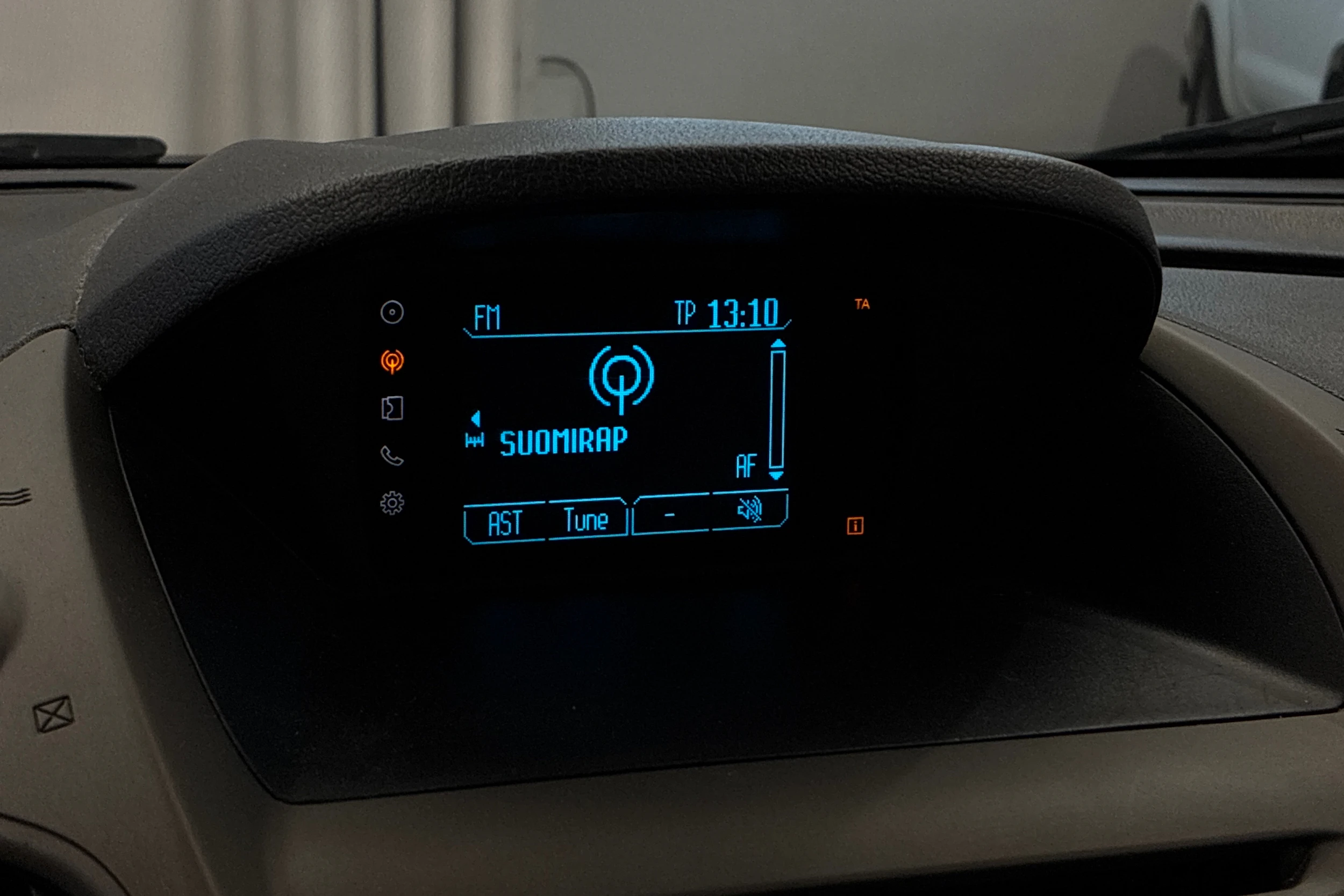 sininen Ford Tourneo Courier 2016 kuva 12.