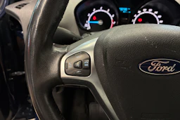 sininen Ford Tourneo Courier 2016 kuva 15.