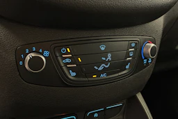 sininen Ford Tourneo Courier 2016 kuva 16.