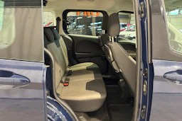 sininen Ford Tourneo Courier 2016 kuva 20.