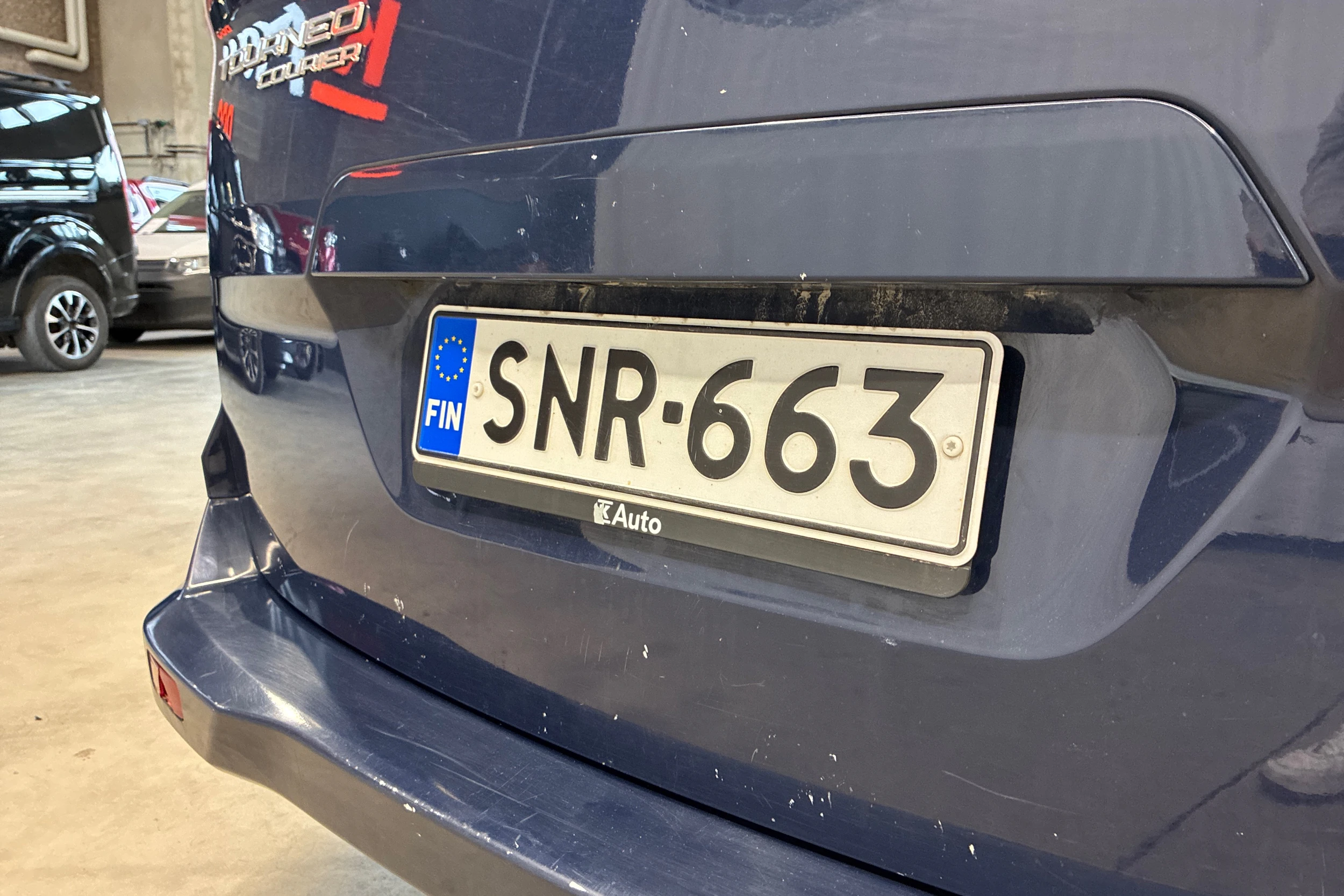 sininen Ford Tourneo Courier 2016 kuva 23.