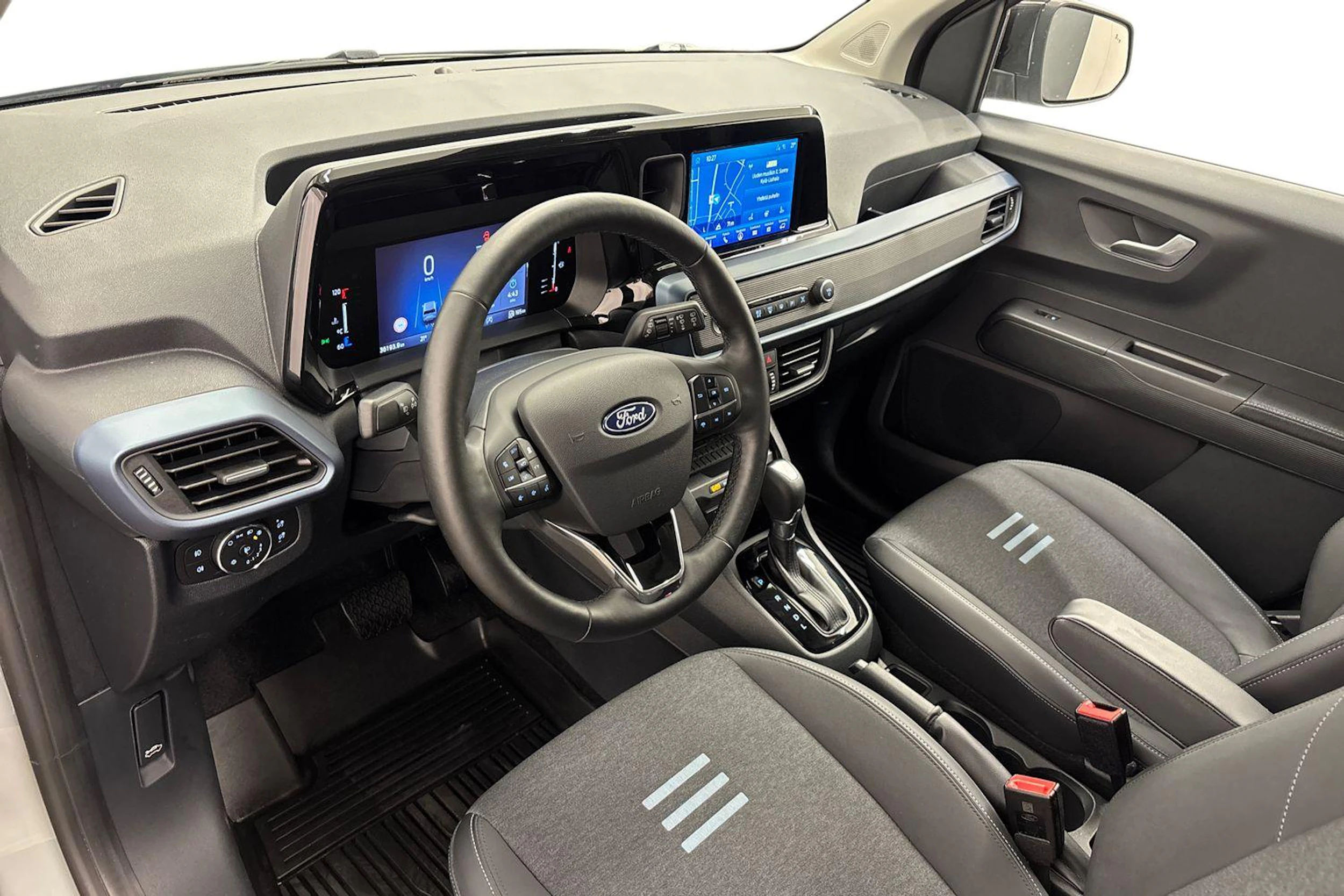 harmaa Ford Tourneo Courier 2024 kuva 6.