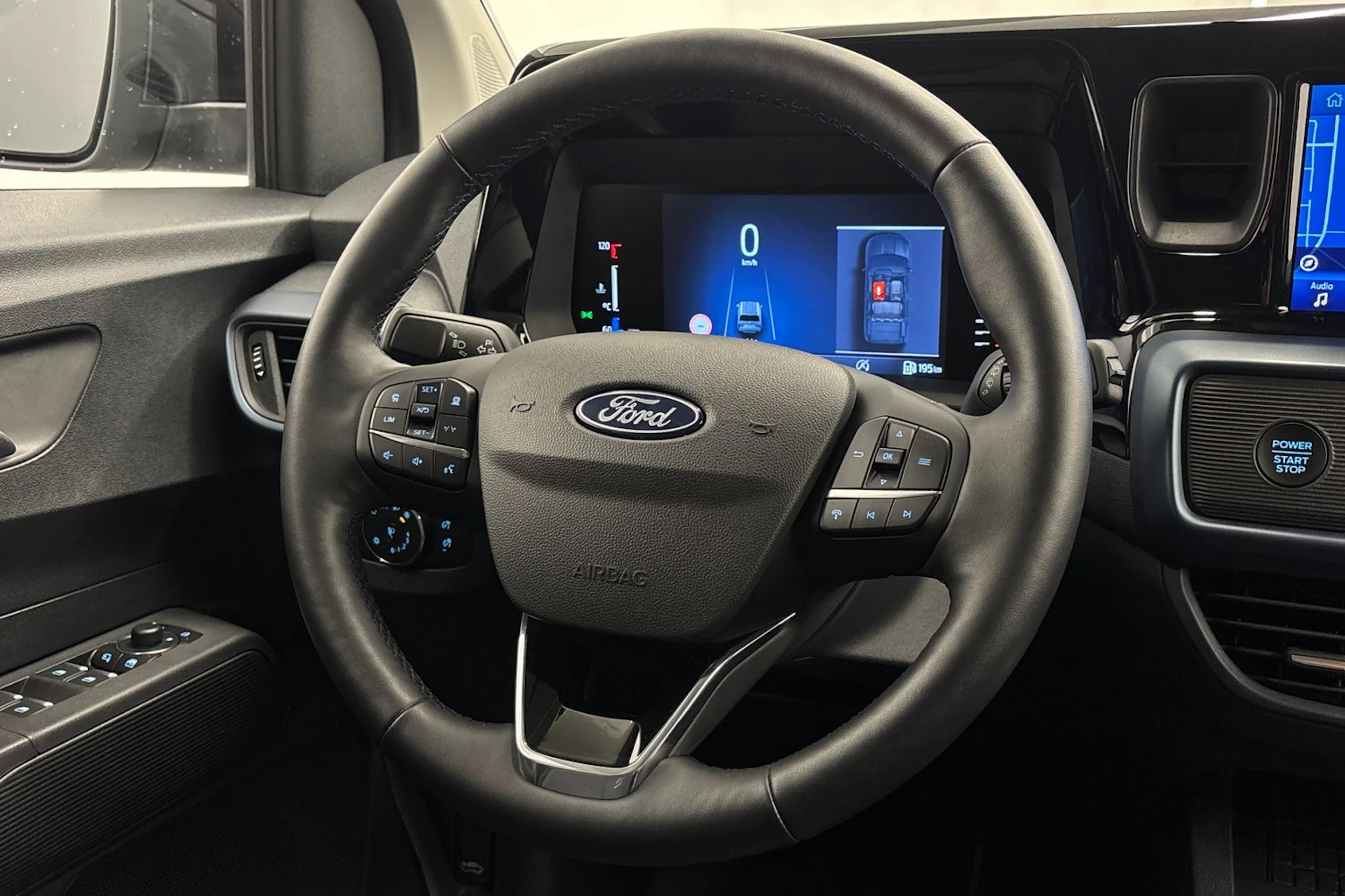 harmaa Ford Tourneo Courier 2024 kuva 12.