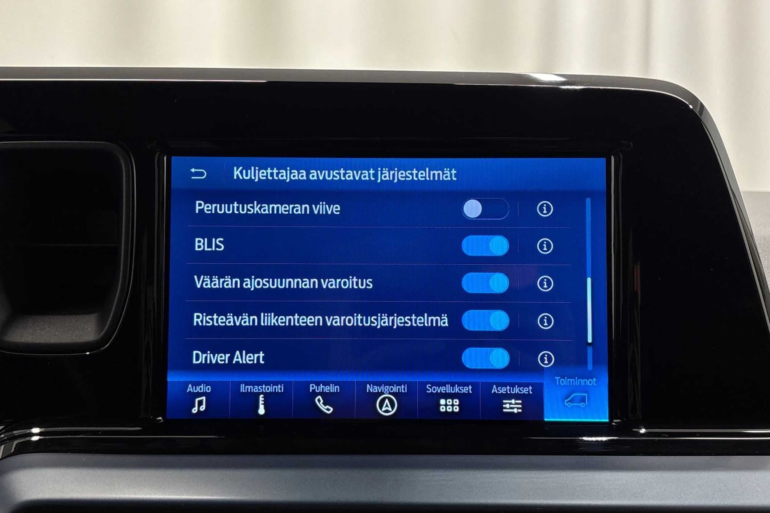 harmaa Ford Tourneo Courier 2024 kuva 20.