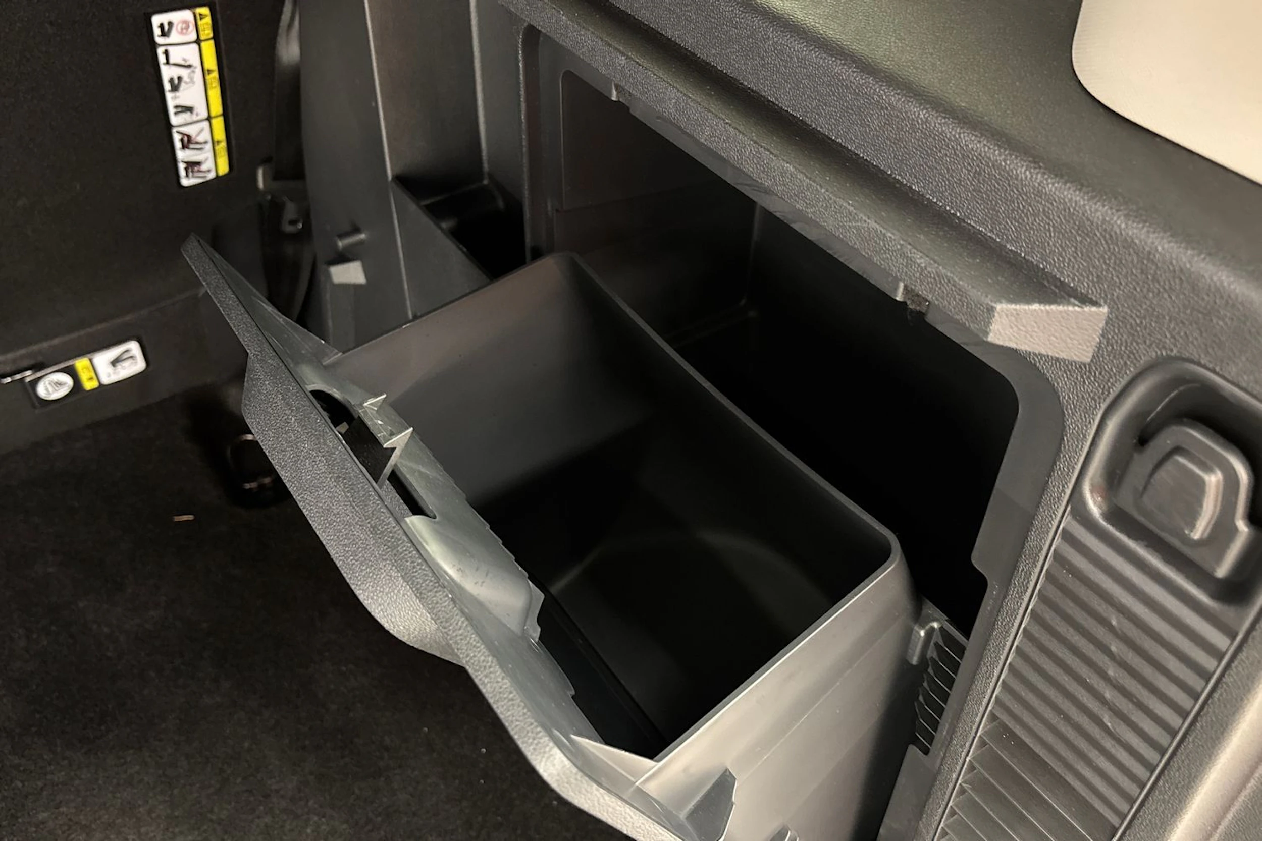 harmaa Ford Tourneo Courier 2024 kuva 23.