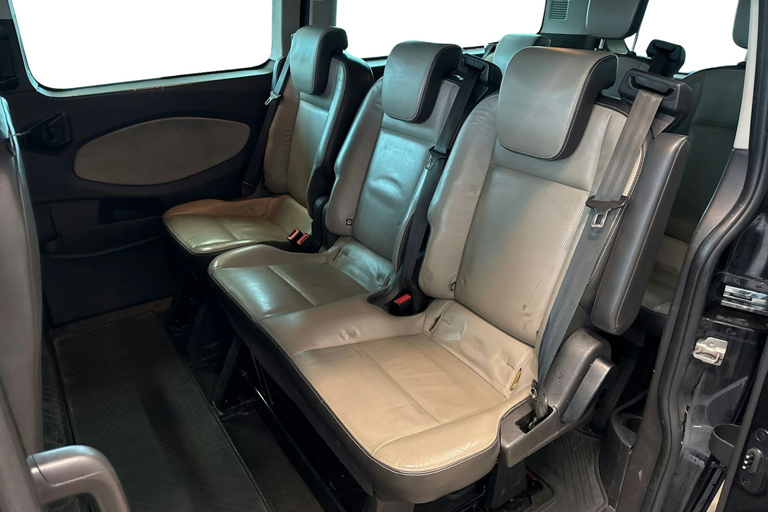 Musta Ford Tourneo Custom 2013 kuva 10.
