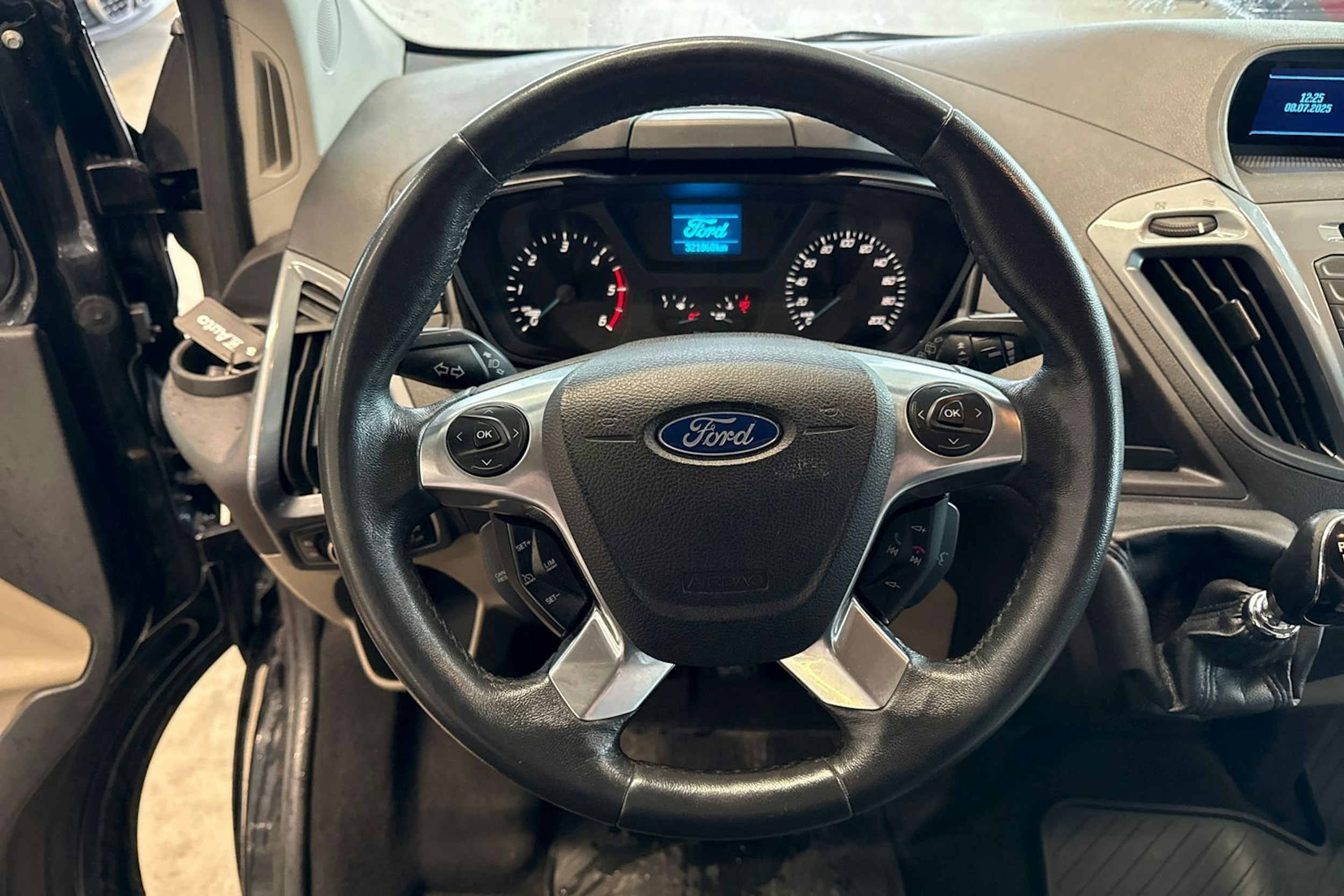 Musta Ford Tourneo Custom 2013 kuva 14.