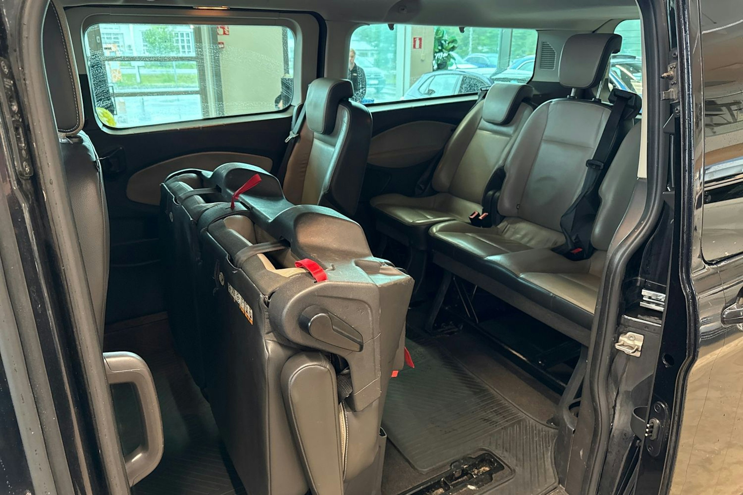 Musta Ford Tourneo Custom 2013 kuva 22.