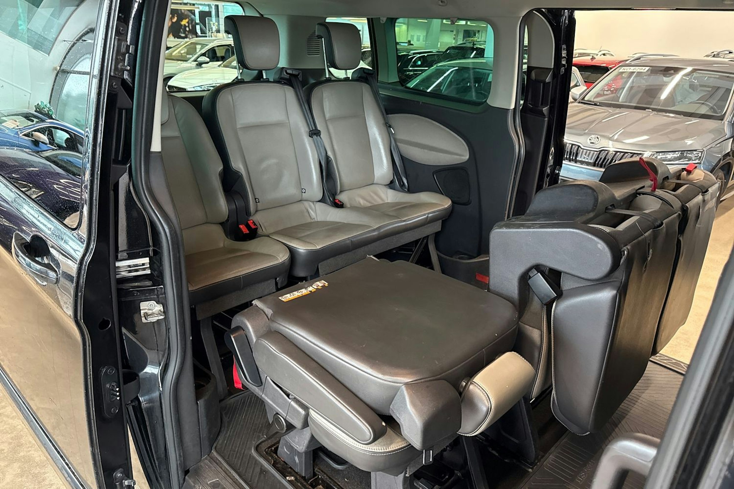 Musta Ford Tourneo Custom 2013 kuva 24.