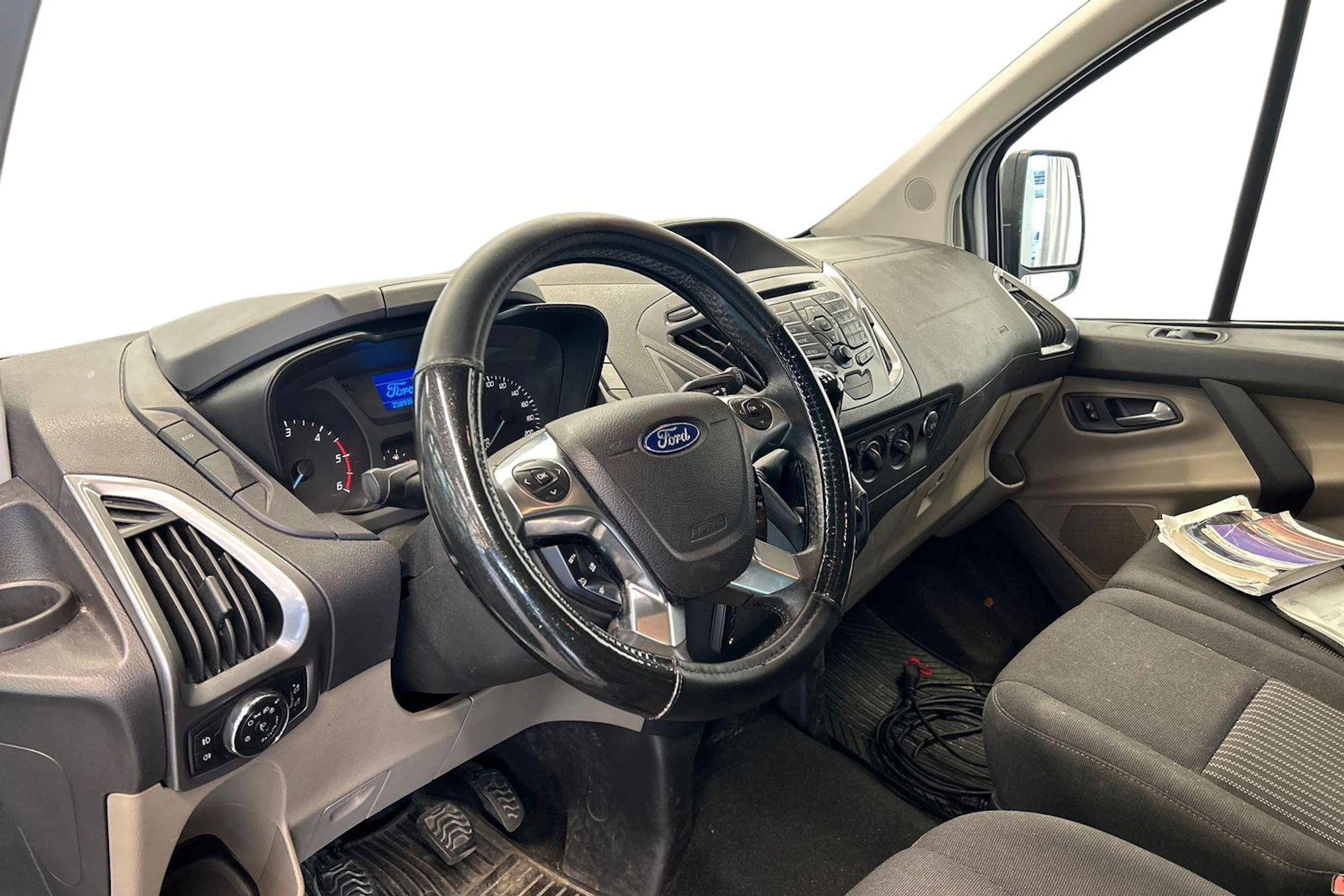 valkoinen Ford Tourneo Custom 2013 kuva 3.