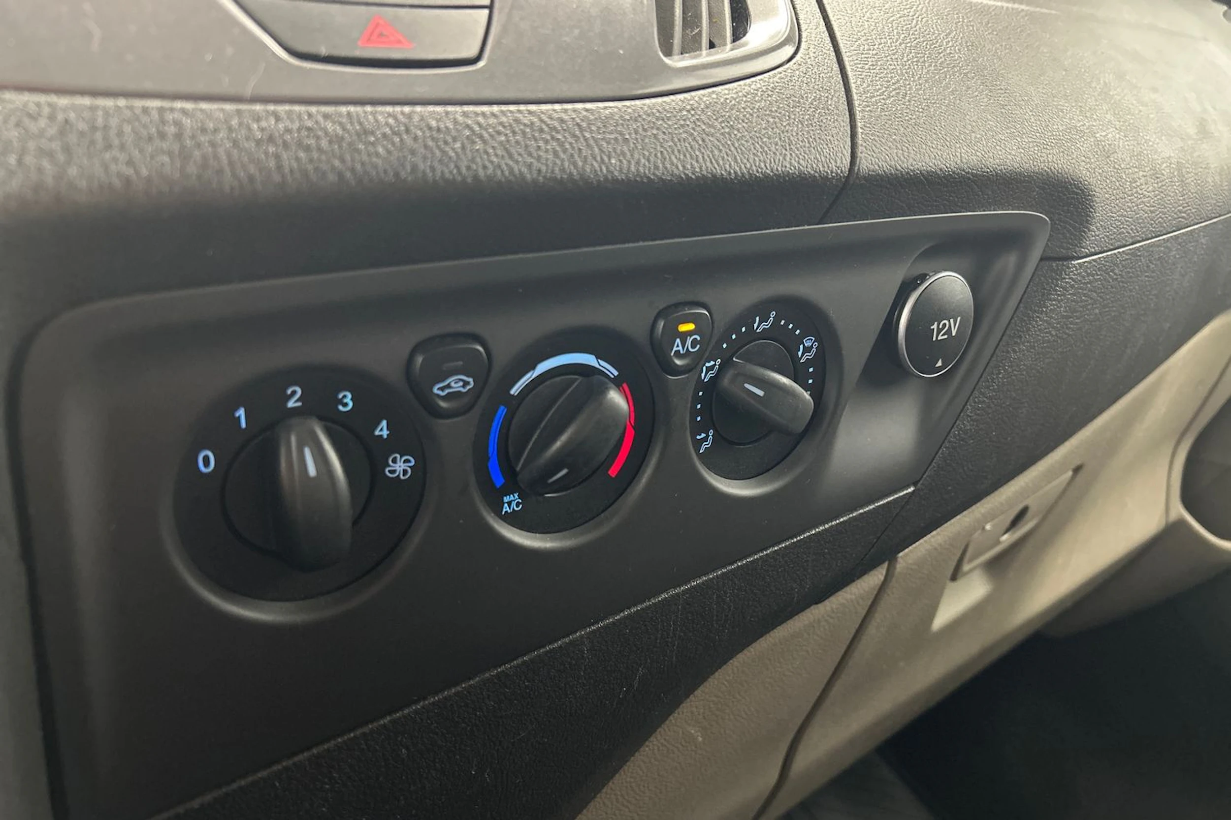 valkoinen Ford Tourneo Custom 2013 kuva 15.