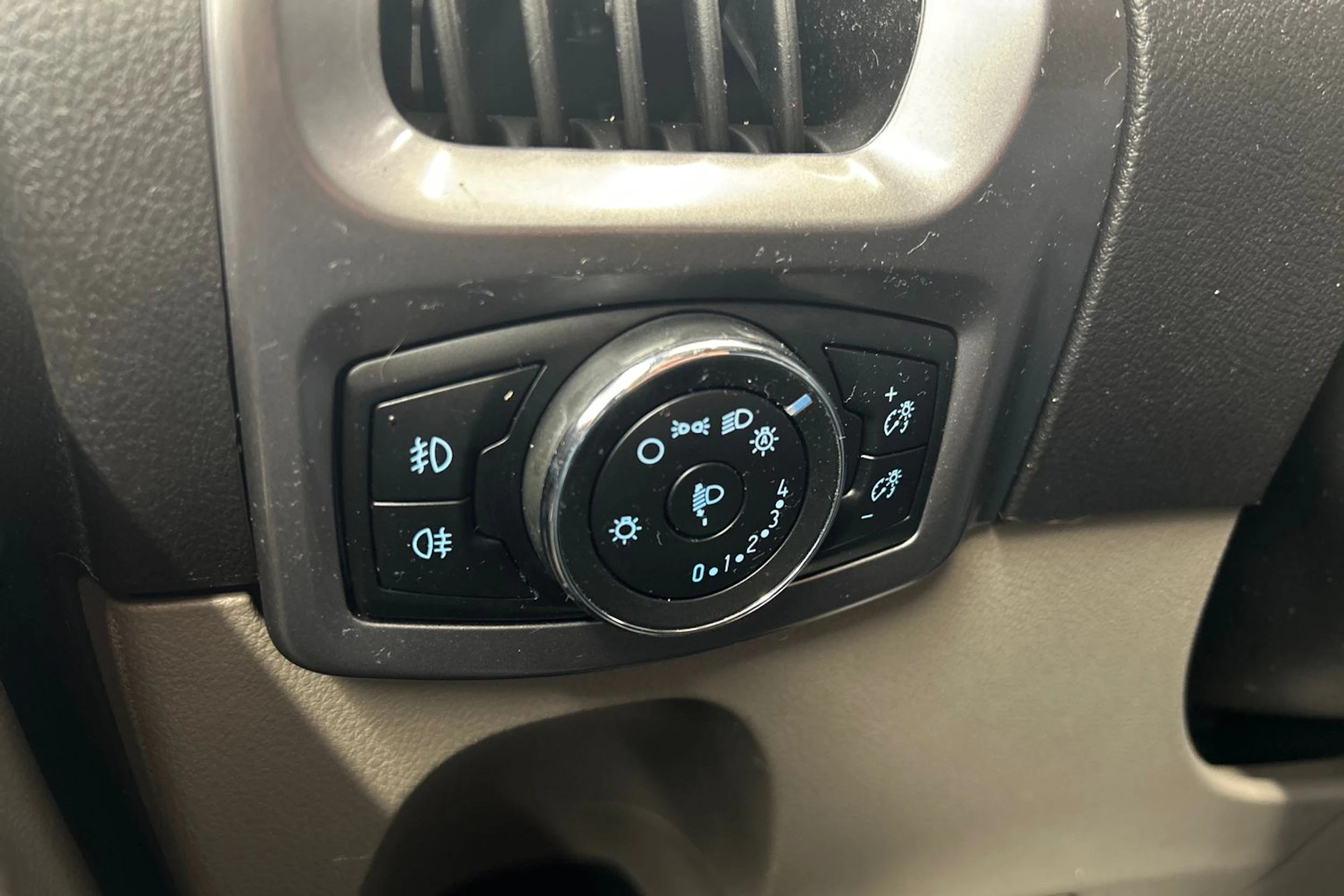 valkoinen Ford Tourneo Custom 2013 kuva 17.