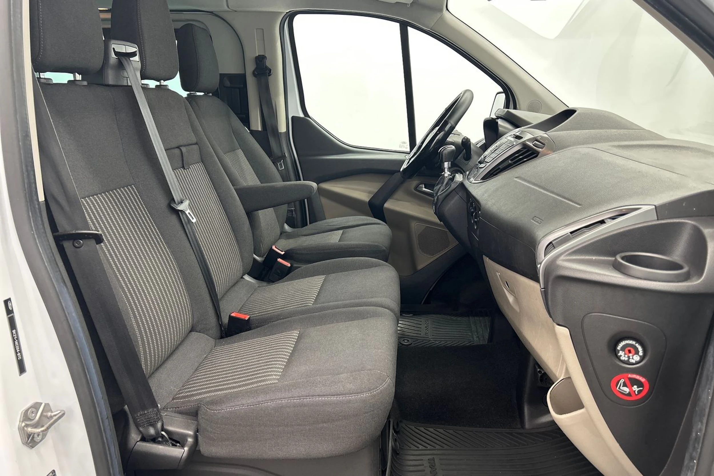 valkoinen Ford Tourneo Custom 2013 kuva 18.