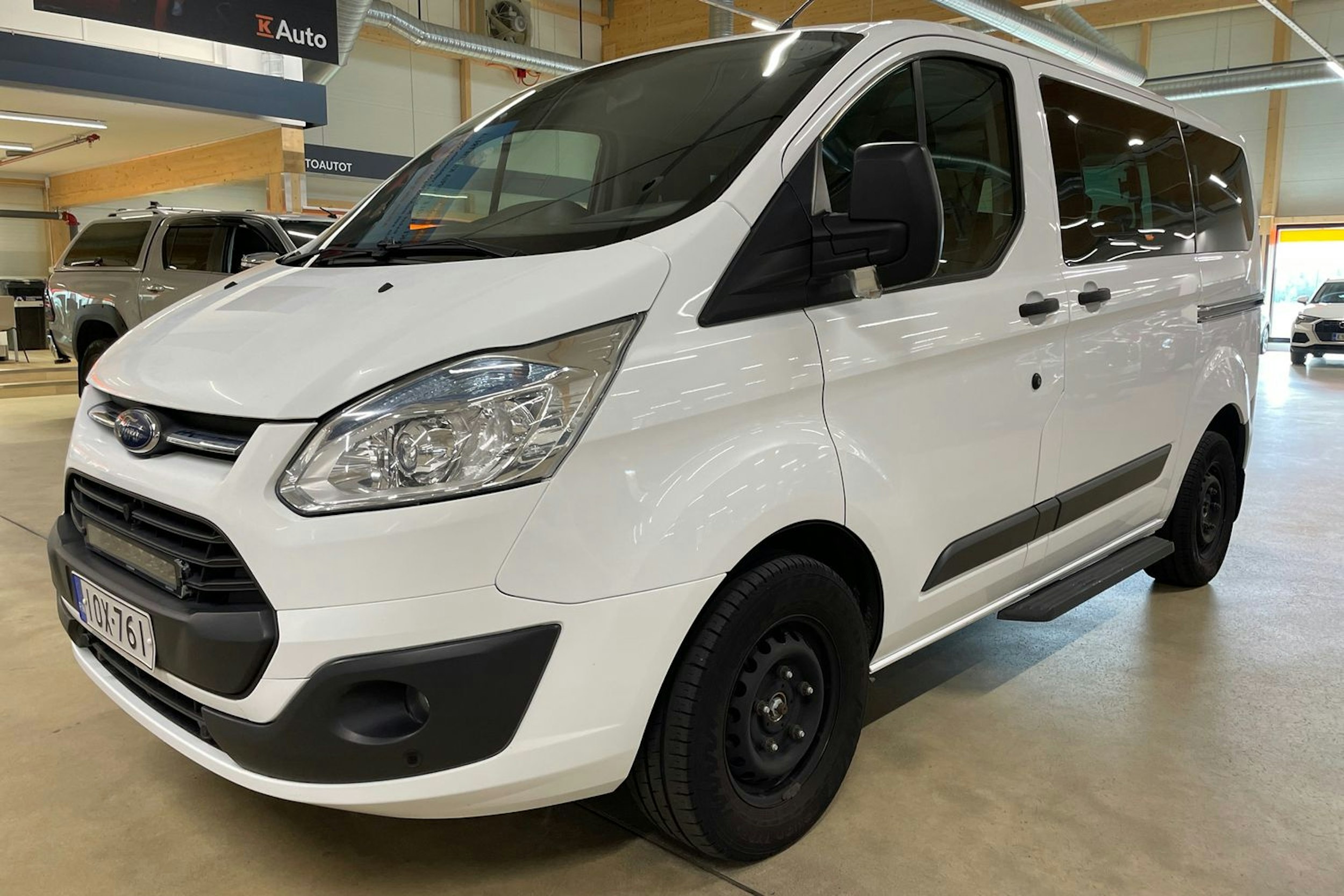 valkoinen Ford Tourneo Custom 2014 kuva 10.