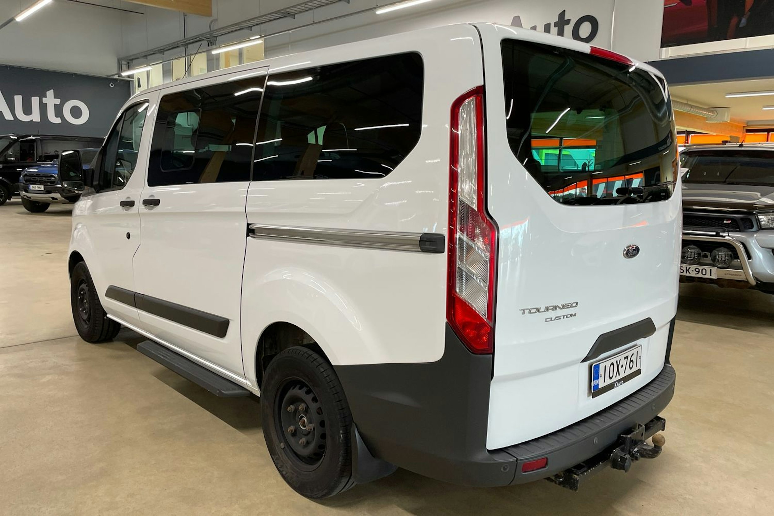 valkoinen Ford Tourneo Custom 2014 kuva 11.