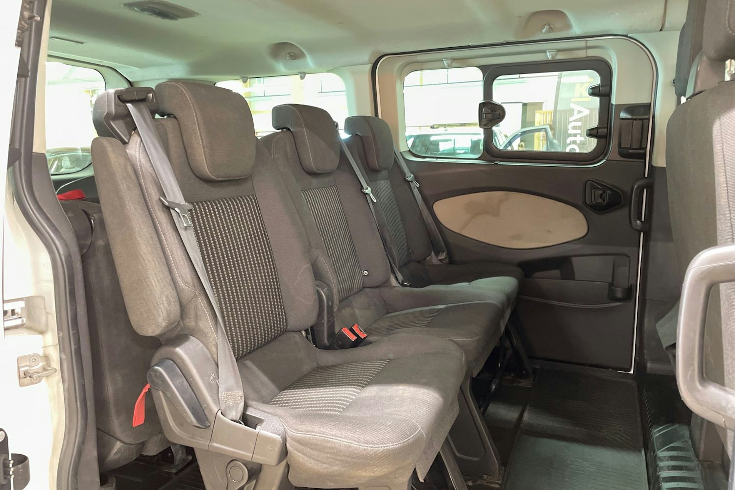 valkoinen Ford Tourneo Custom 2014 kuva 14.