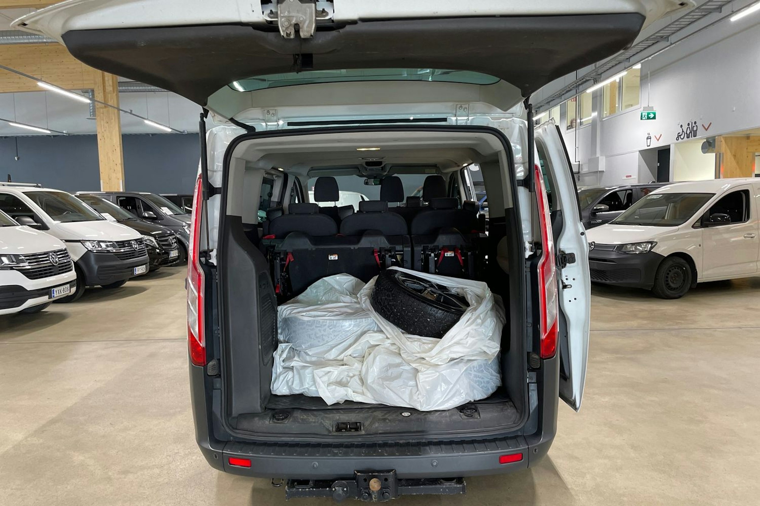 valkoinen Ford Tourneo Custom 2014 kuva 17.
