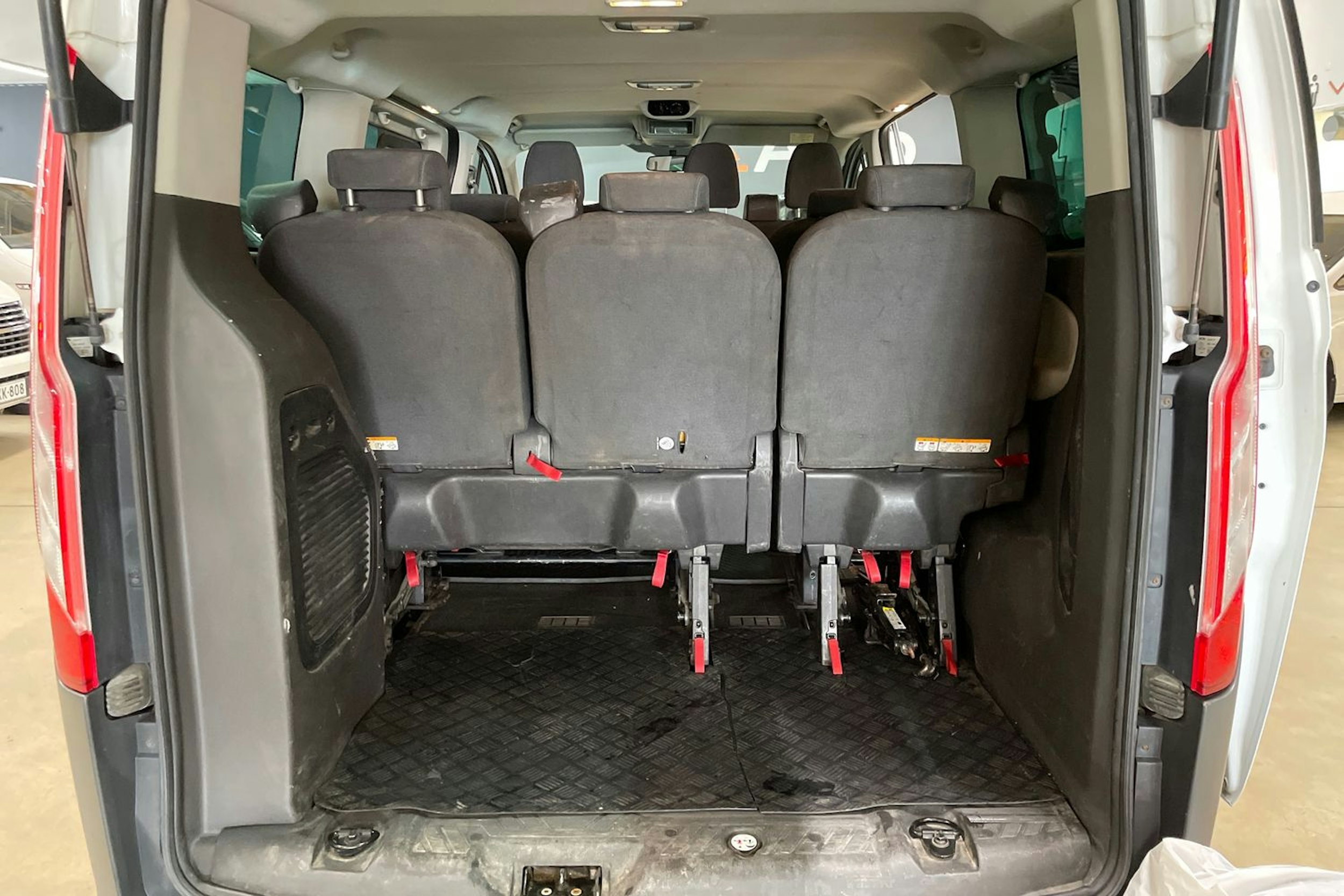 valkoinen Ford Tourneo Custom 2014 kuva 18.
