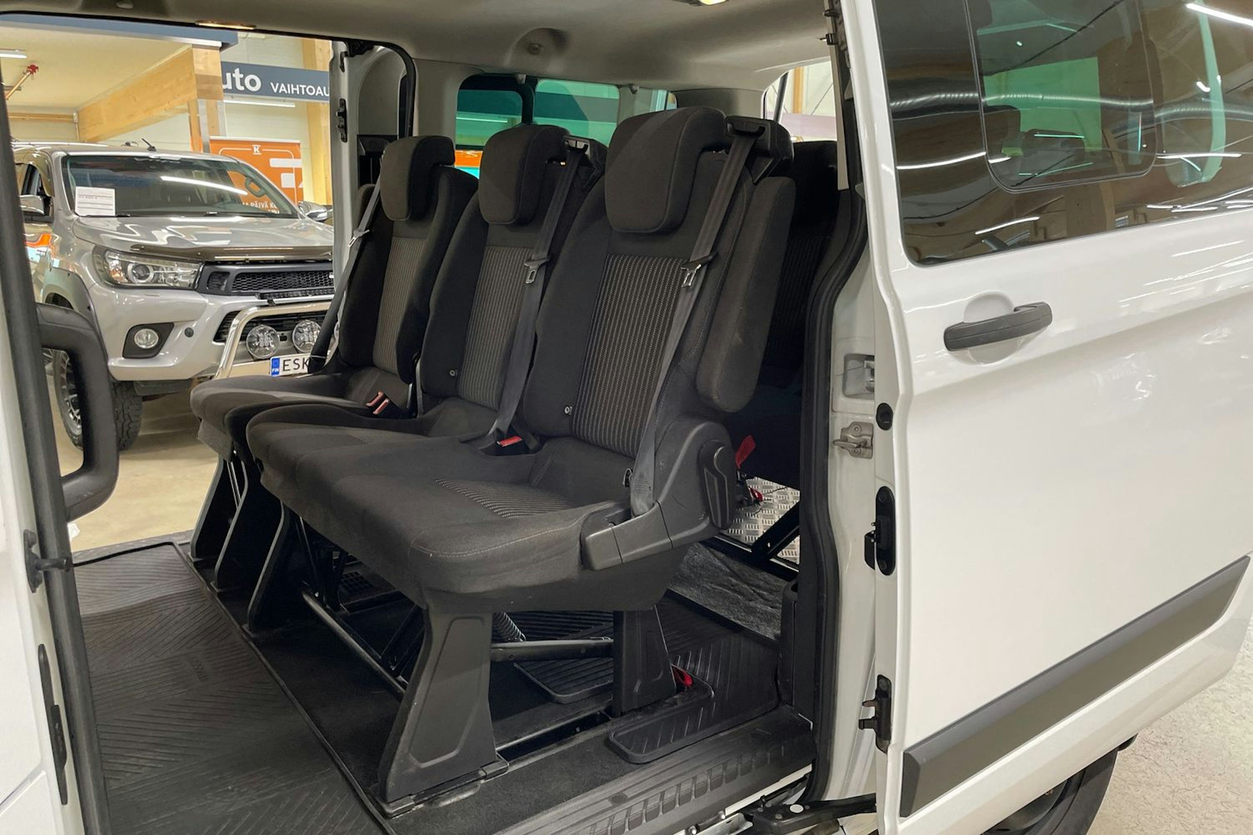 valkoinen Ford Tourneo Custom 2014 kuva 20.