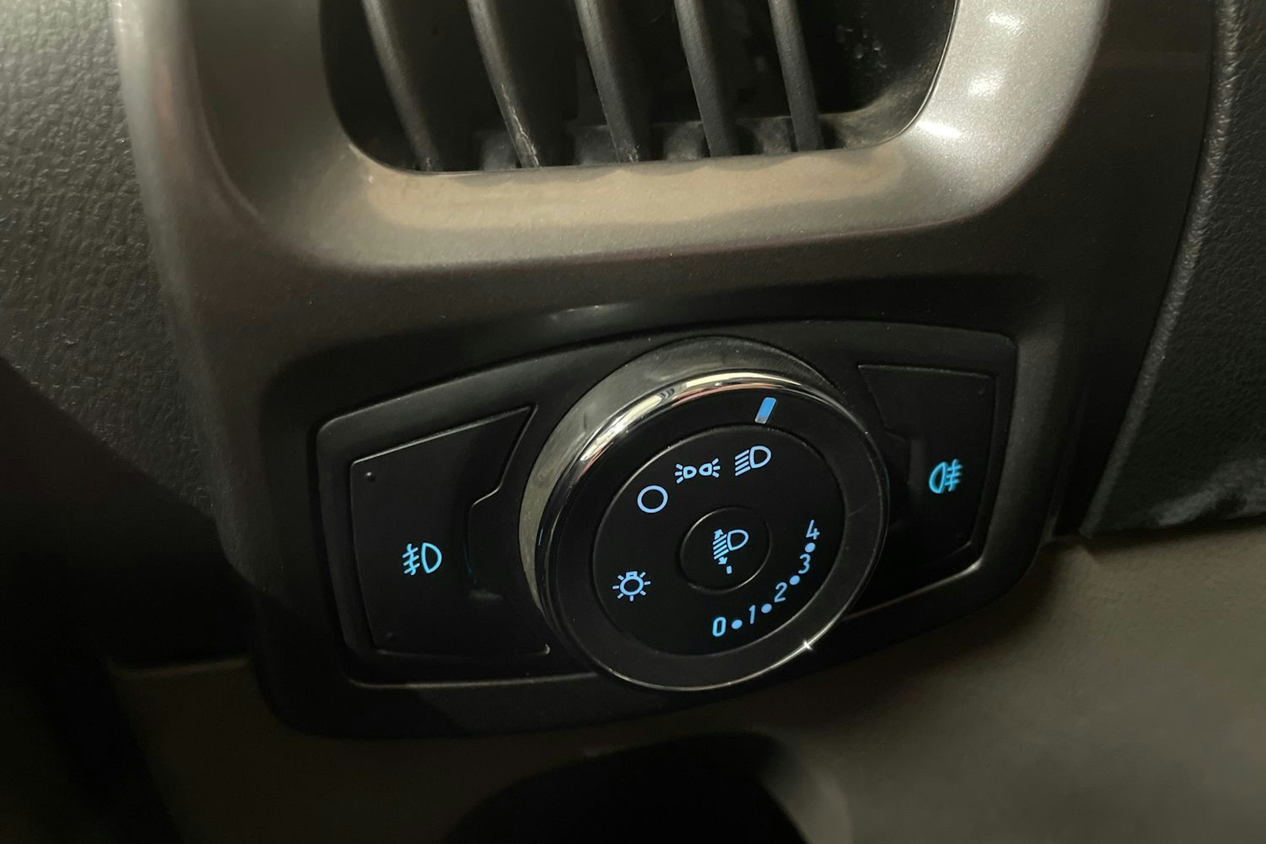valkoinen Ford Tourneo Custom 2014 kuva 29.