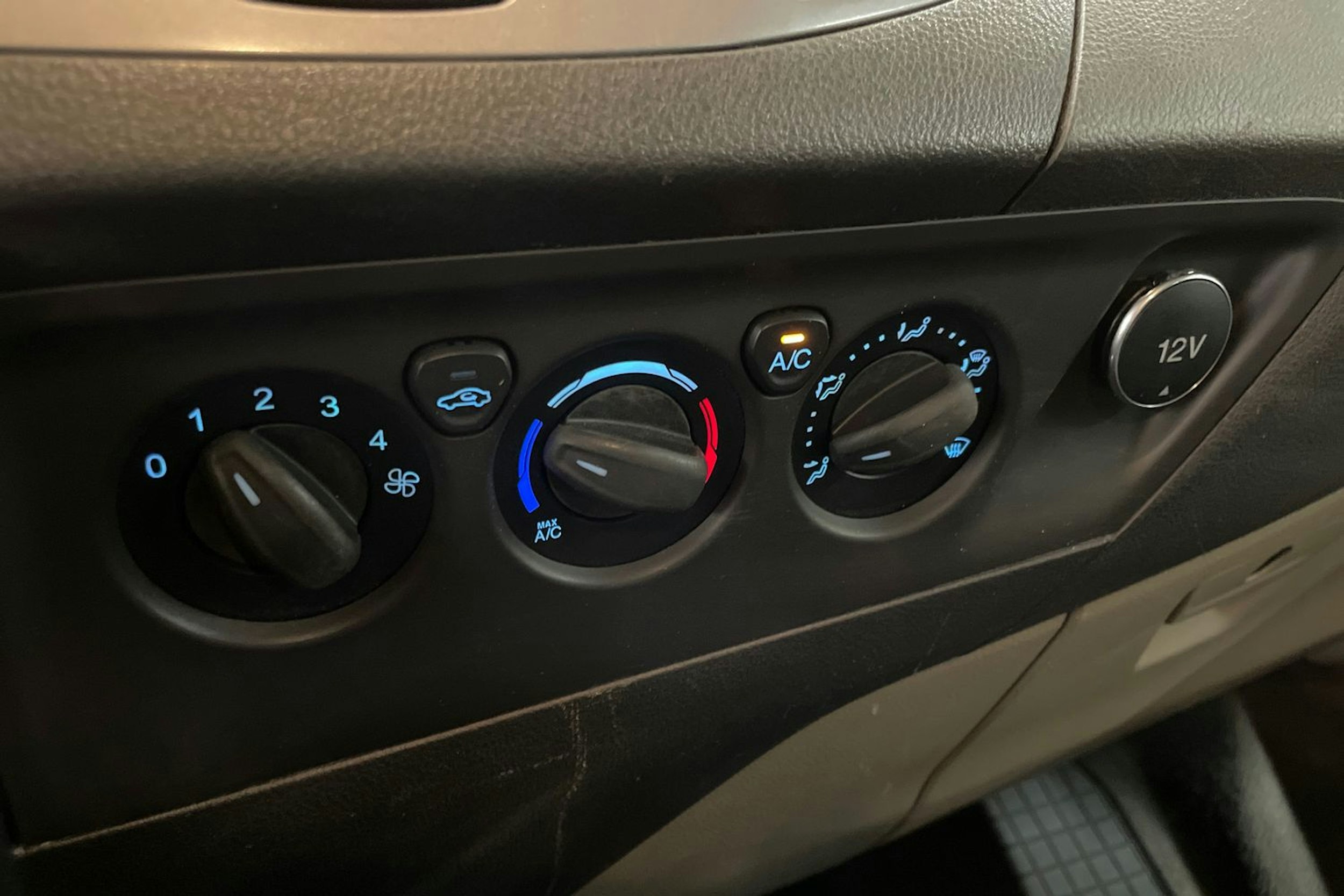 valkoinen Ford Tourneo Custom 2014 kuva 30.