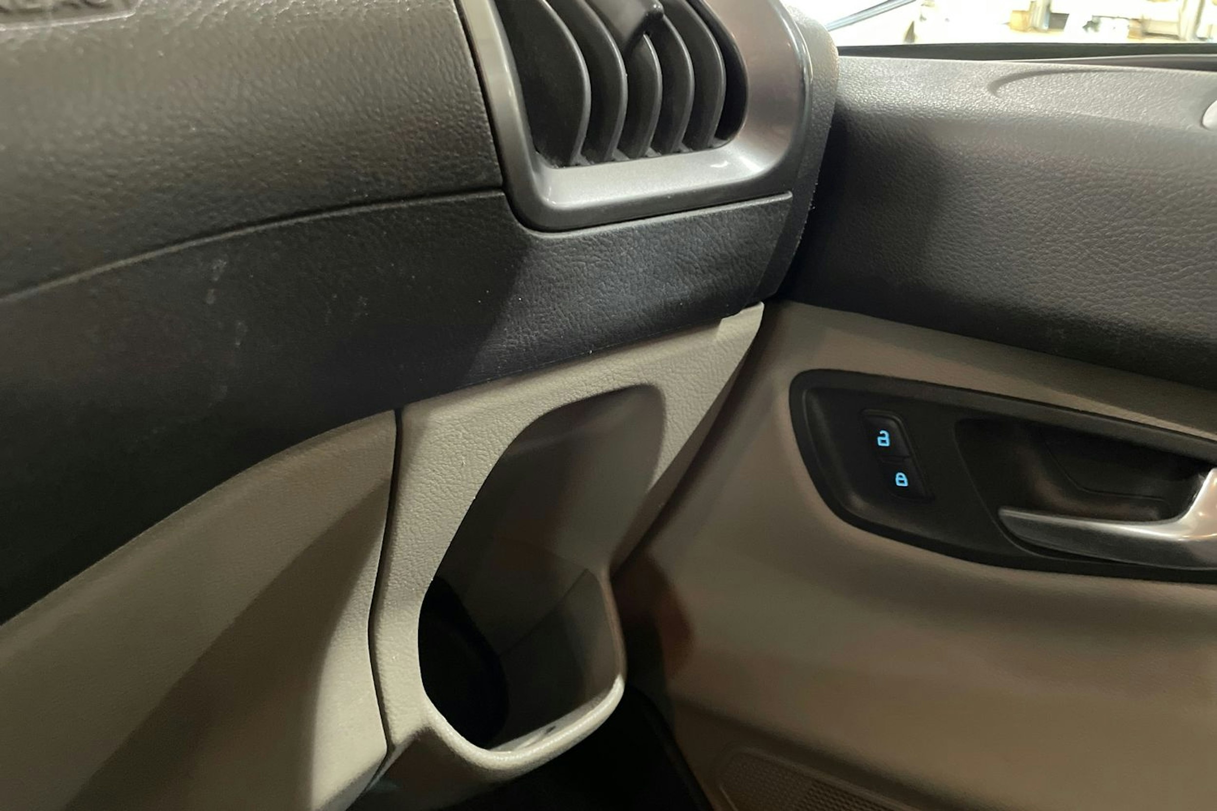 valkoinen Ford Tourneo Custom 2014 kuva 31.