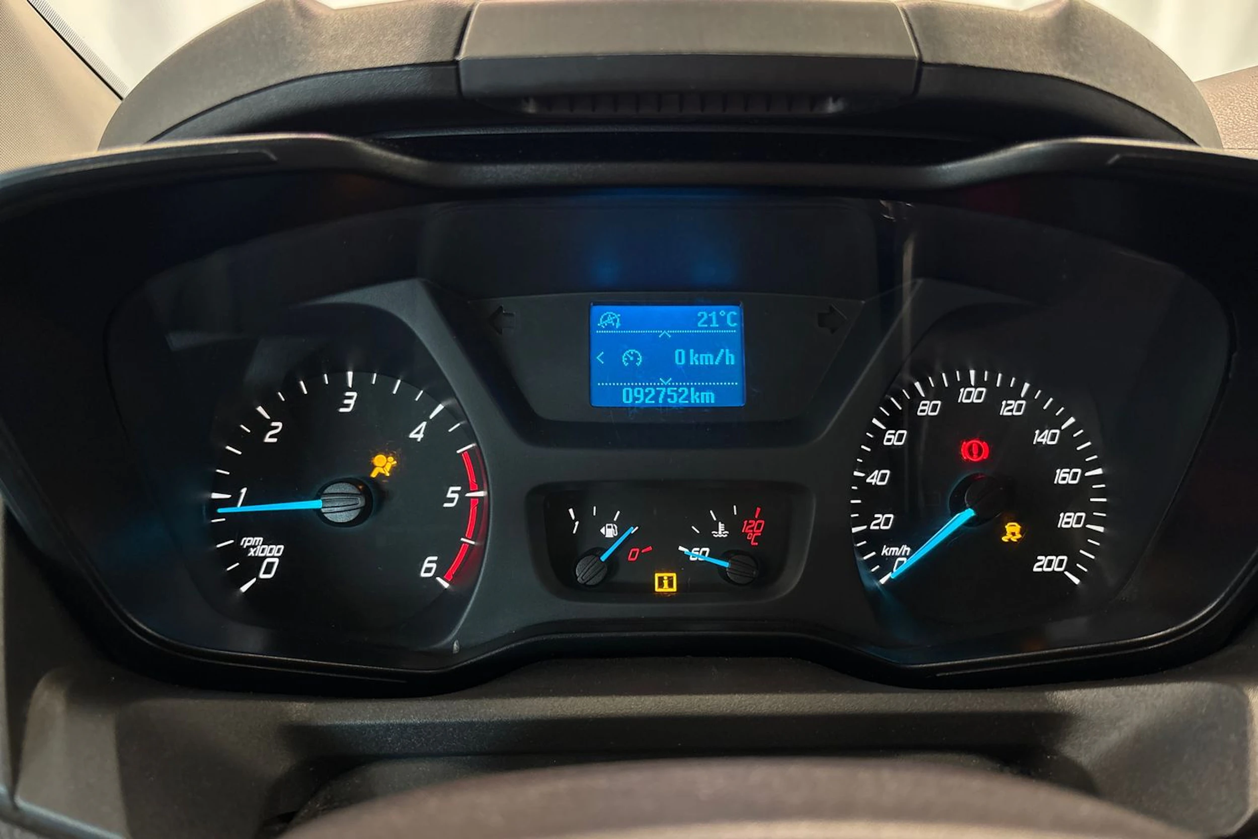 Valkoinen Ford Tourneo Custom 2017 kuva 10.