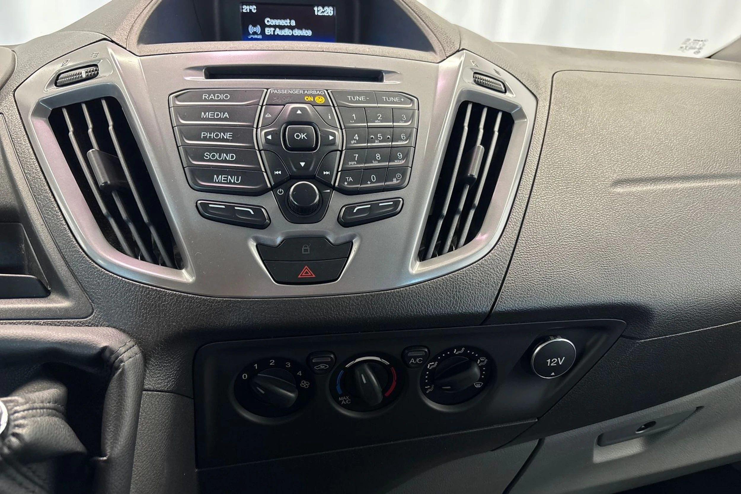 Valkoinen Ford Tourneo Custom 2017 kuva 13.